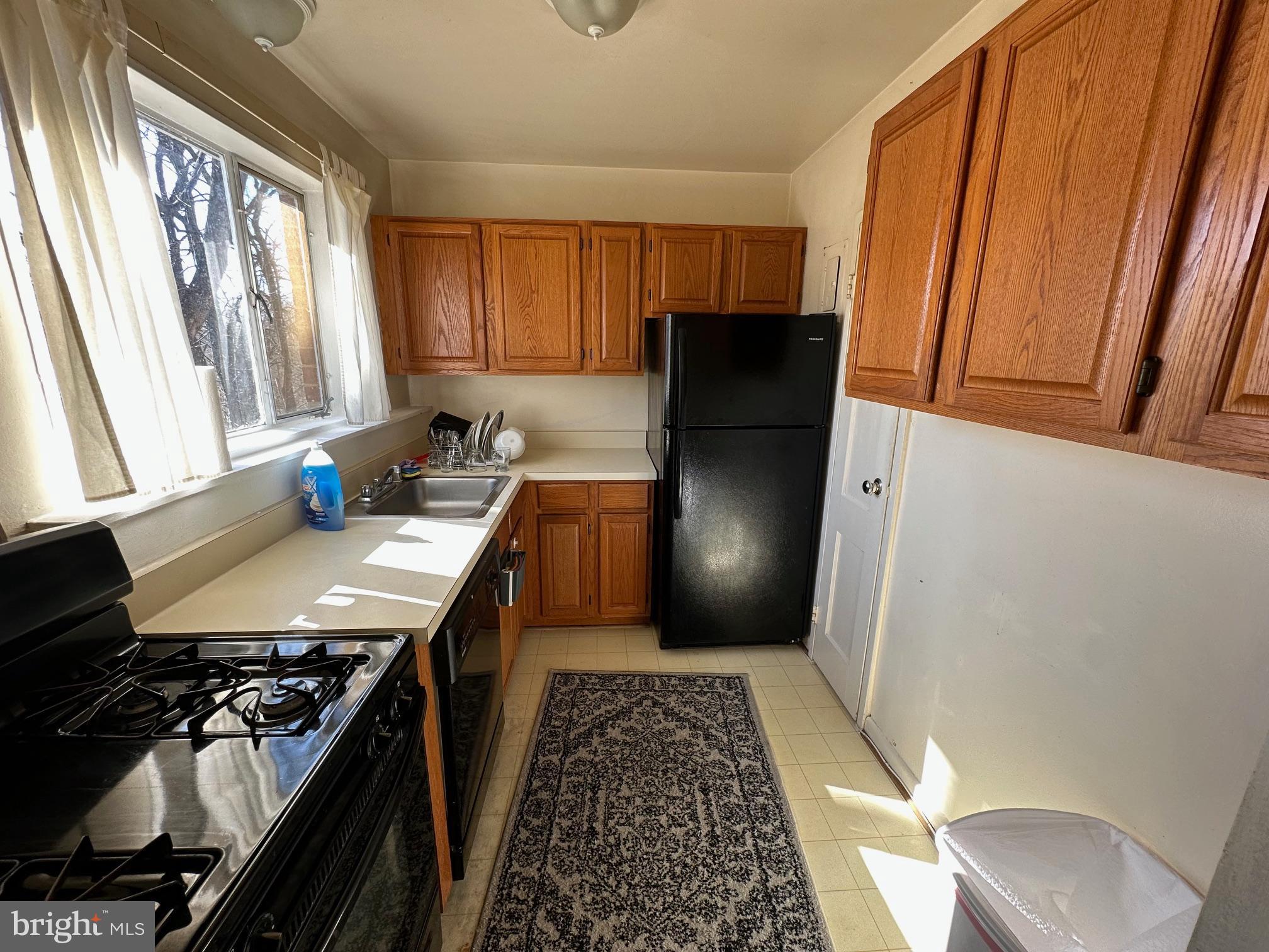 PARKSIDE CONDOMINIUMS - Residential Lease