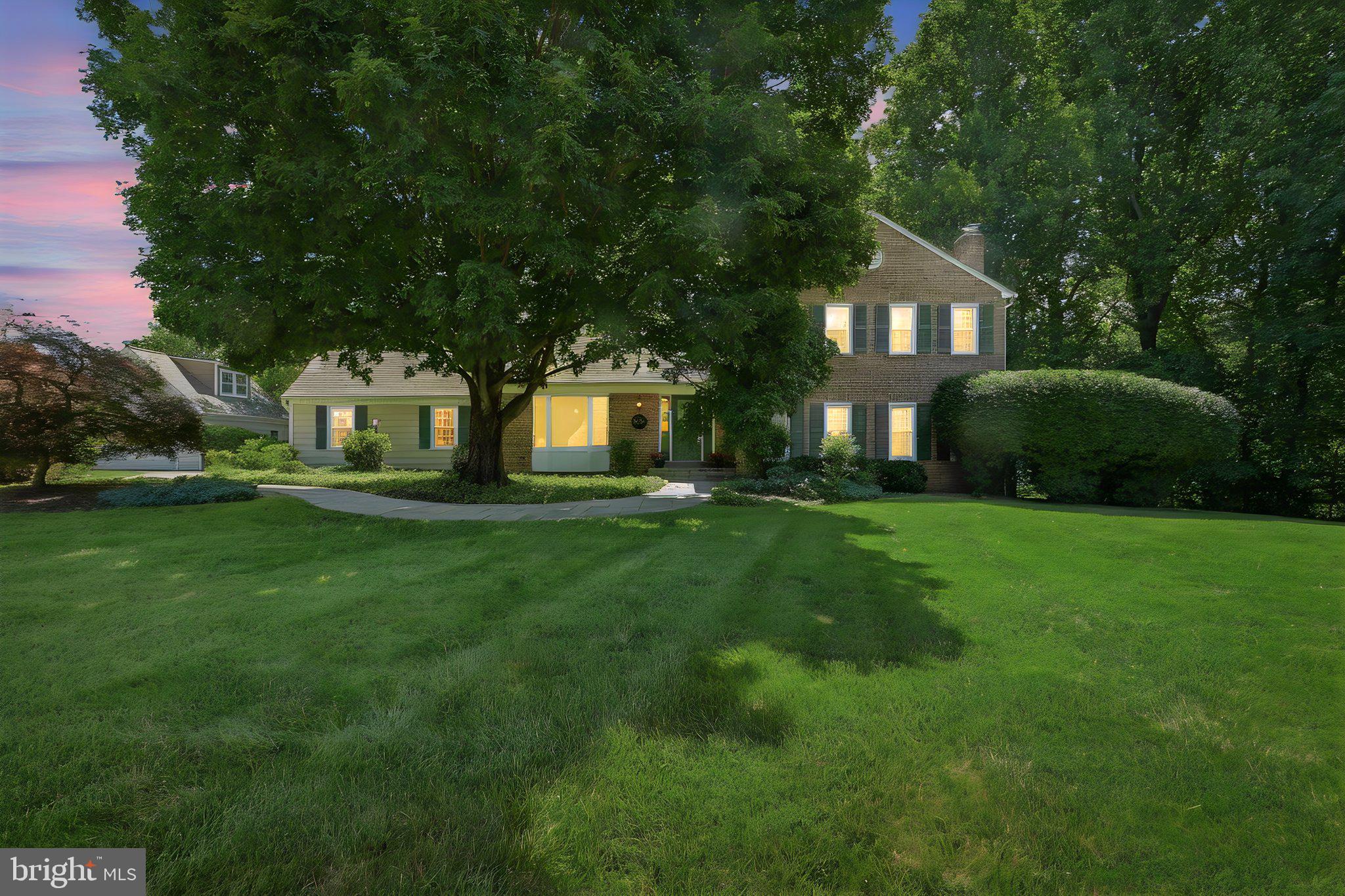 10211 LAKEWOOD DRIVE