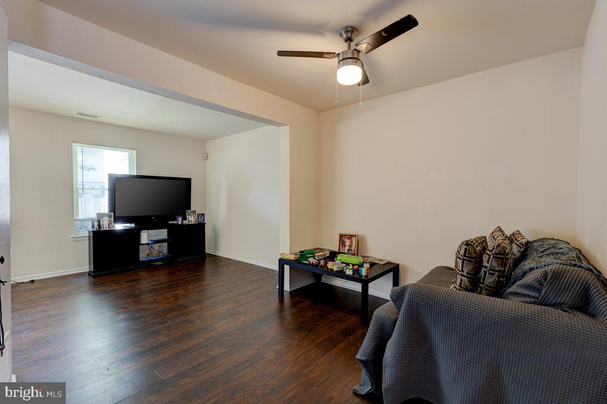 LONDON WOODS - Residential