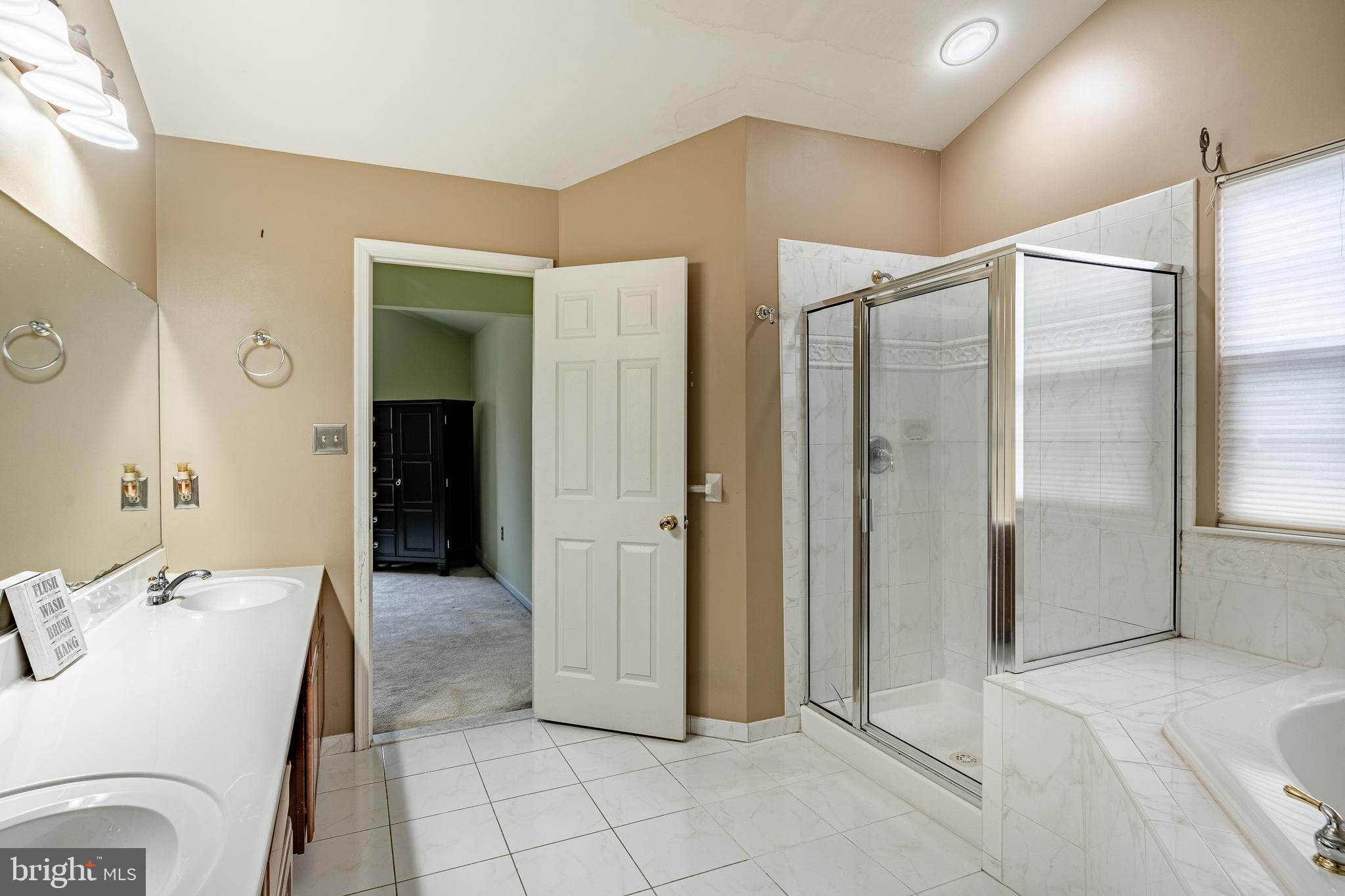 LONDON CROFT - Residential