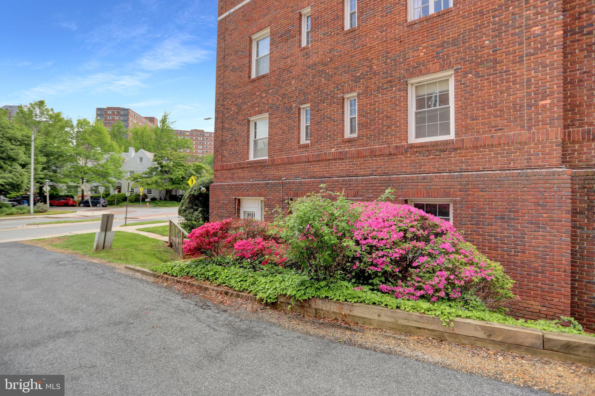 101 W 39TH STREET 101