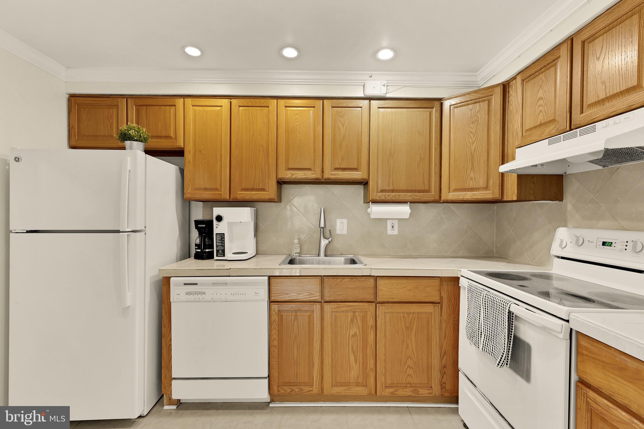 THE COLONIES - Residential