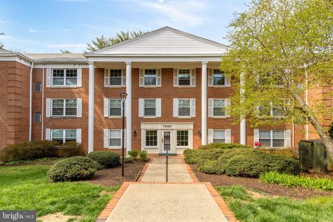 Photo of 7680 Tremayne Pl #307, MCLEAN, VA 22102 (MLS # VAFX2300776)