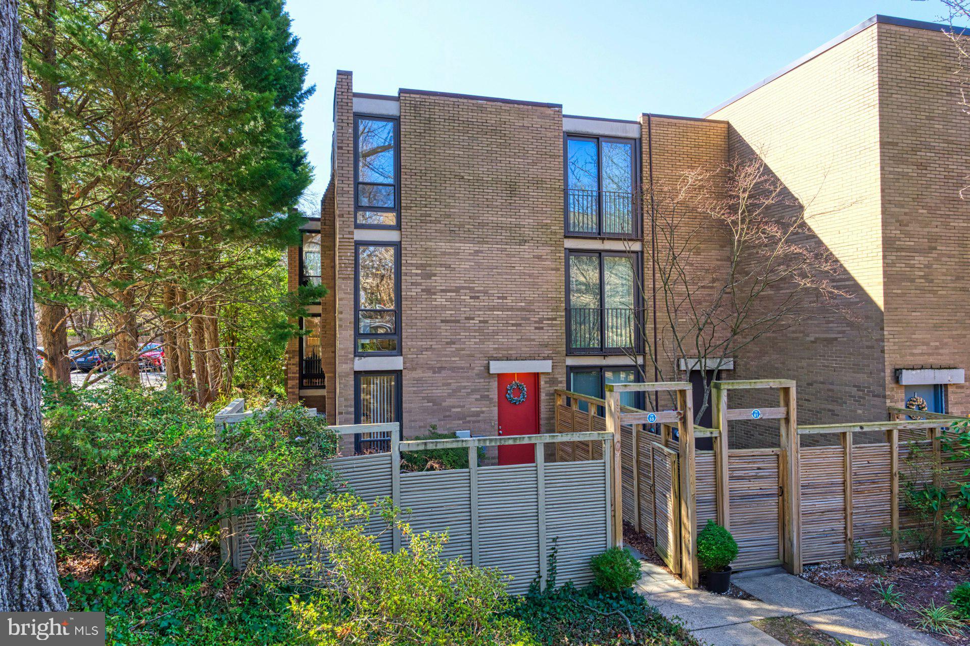 LAKE ANNE OF RESTON - Residential