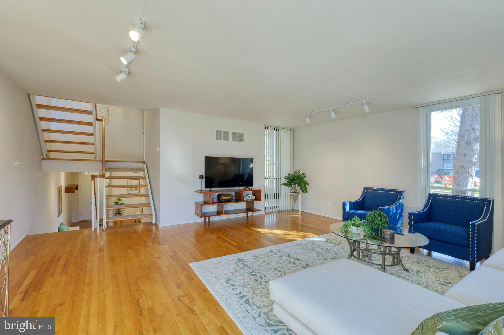 LAKE ANNE OF RESTON - Residential