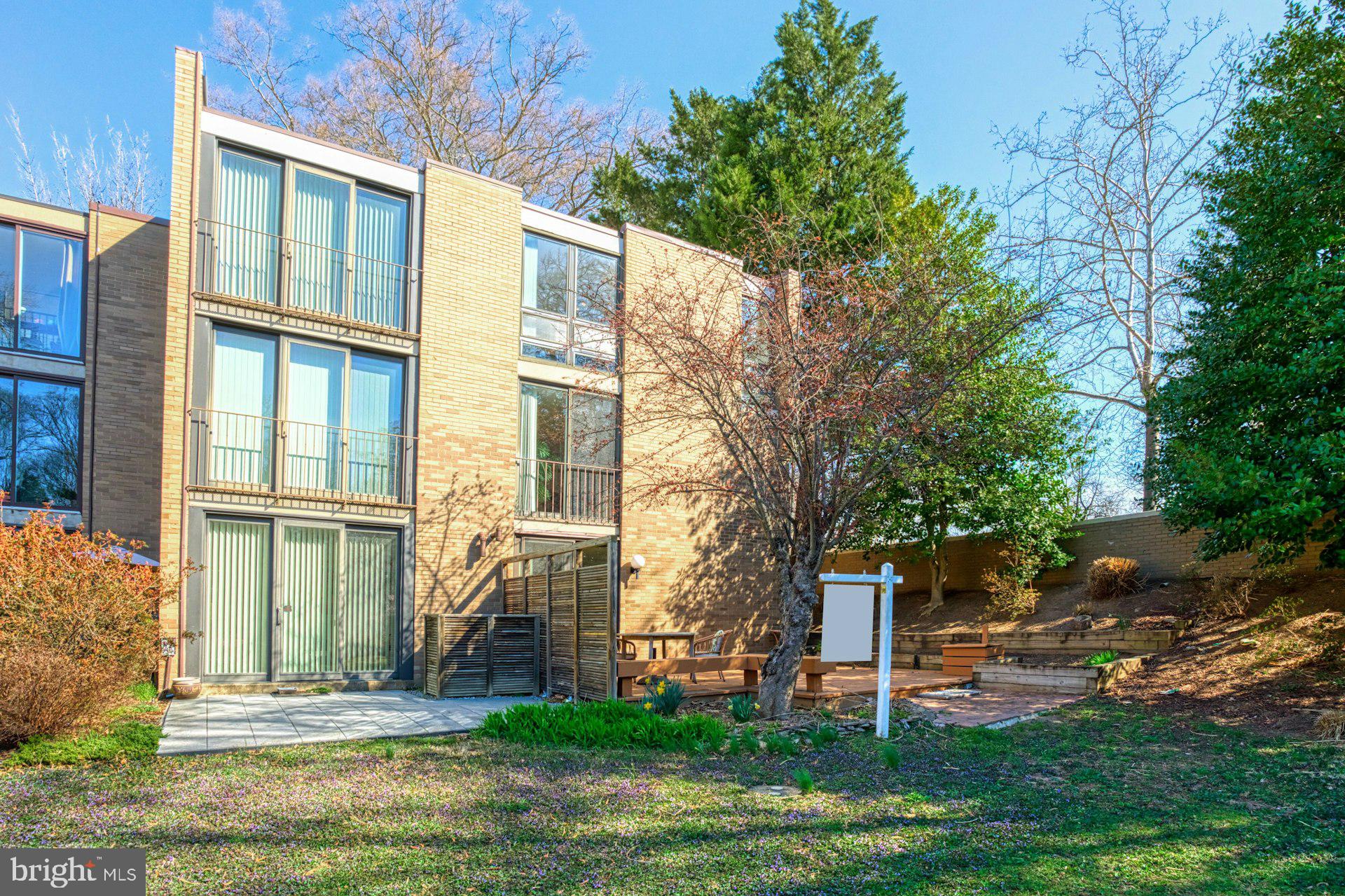 LAKE ANNE OF RESTON - Residential