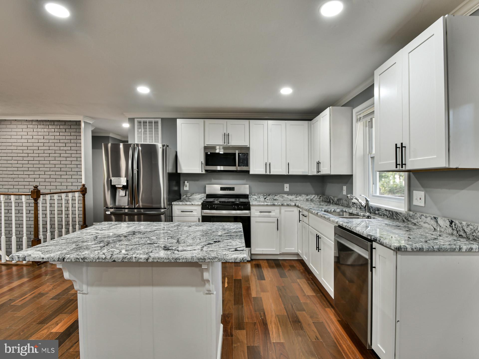 HILLMEADE MANOR - Residential