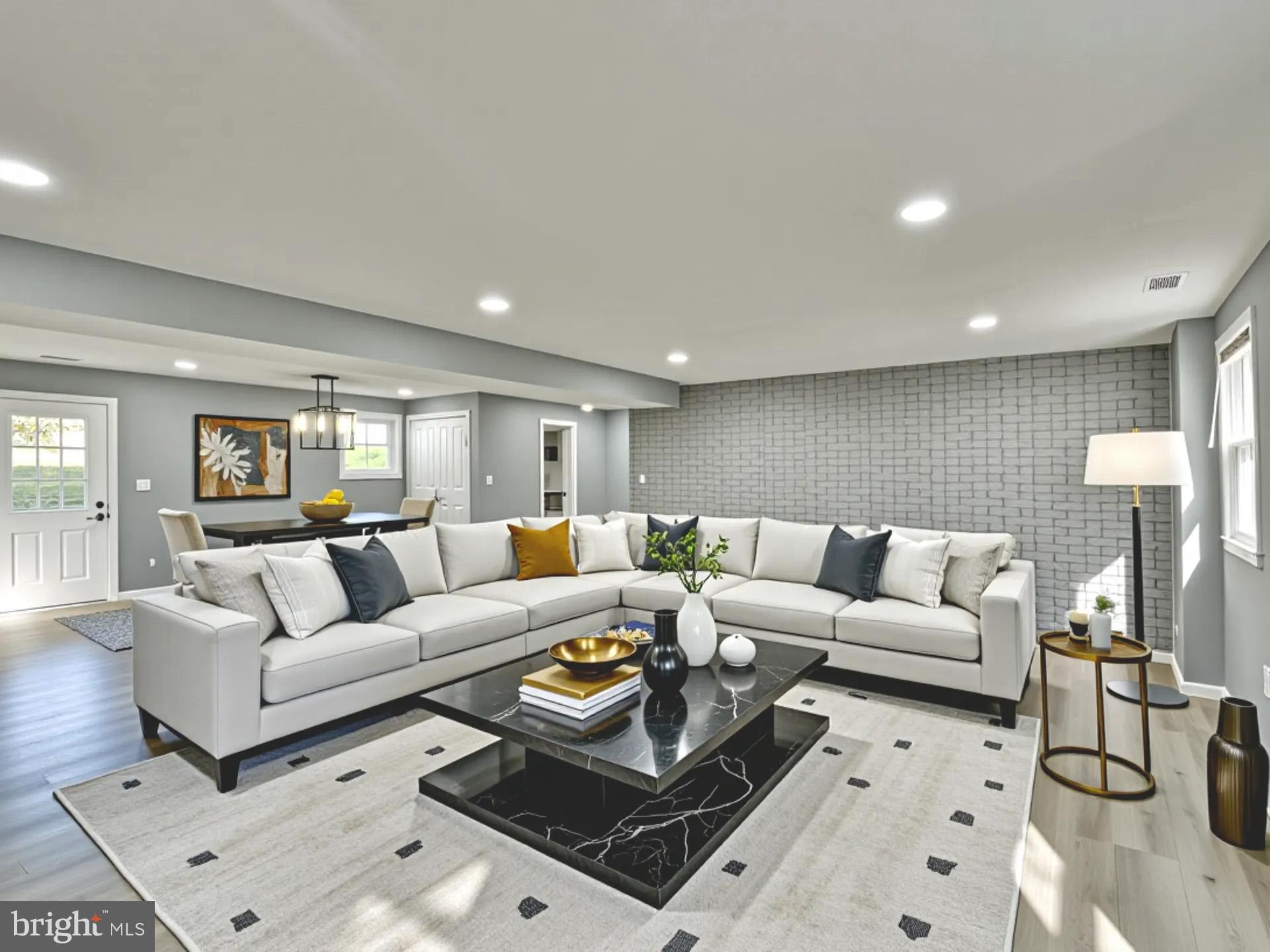 HILLMEADE MANOR - Residential