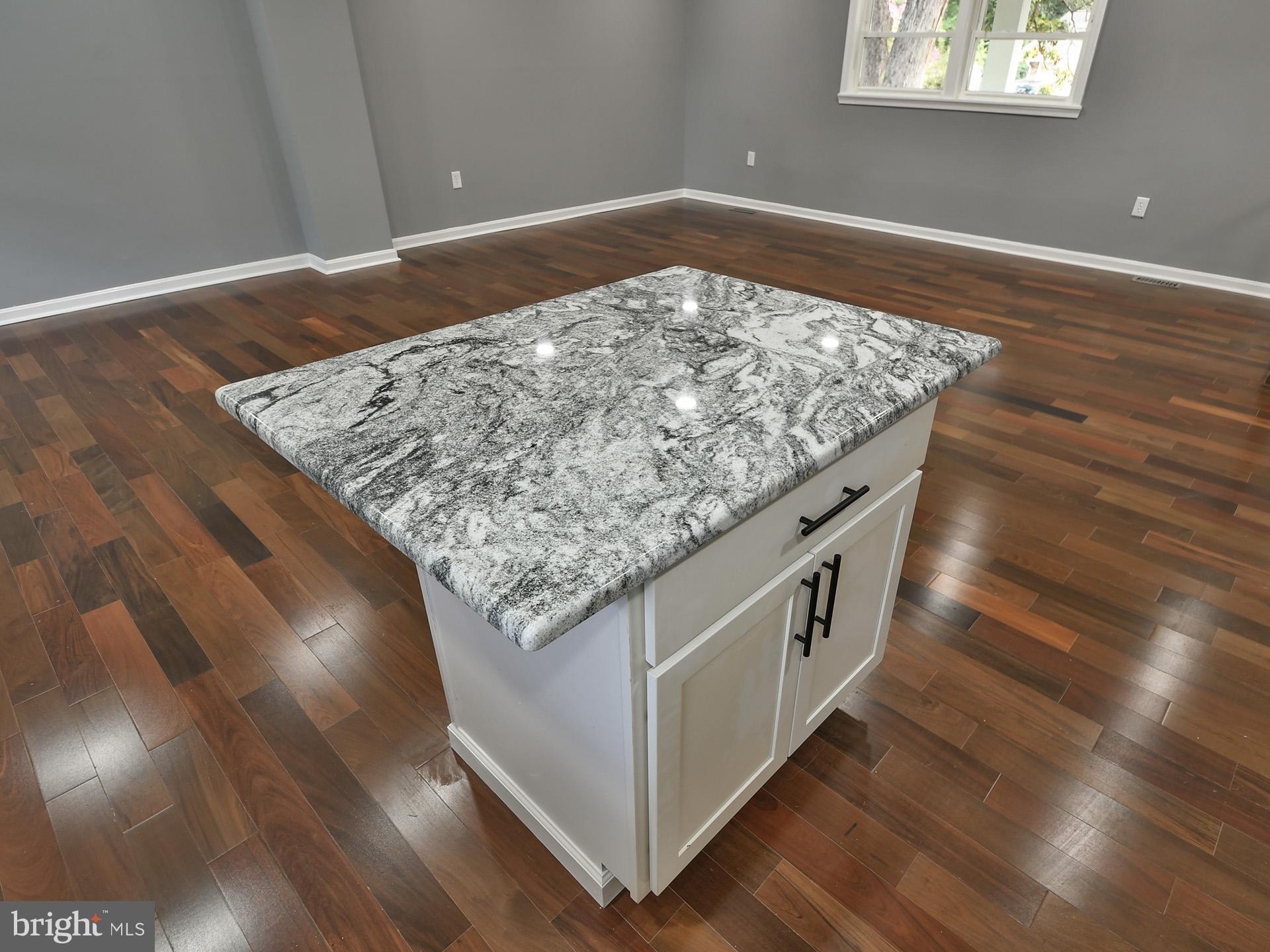 HILLMEADE MANOR - Residential