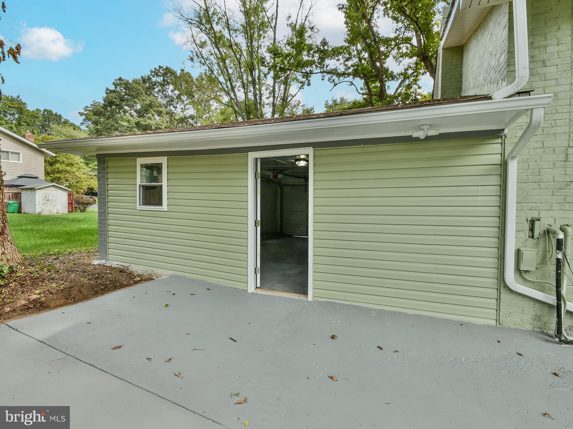 HILLMEADE MANOR - Residential