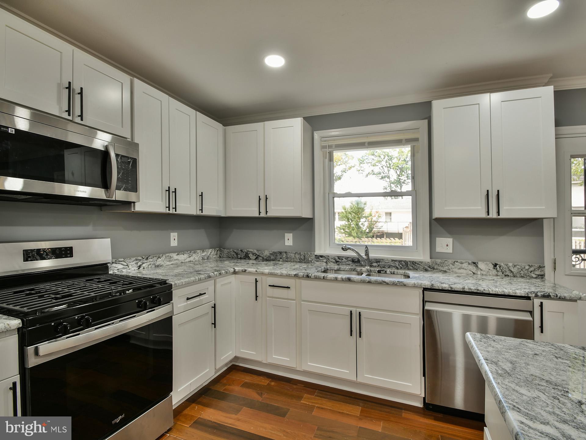 HILLMEADE MANOR - Residential