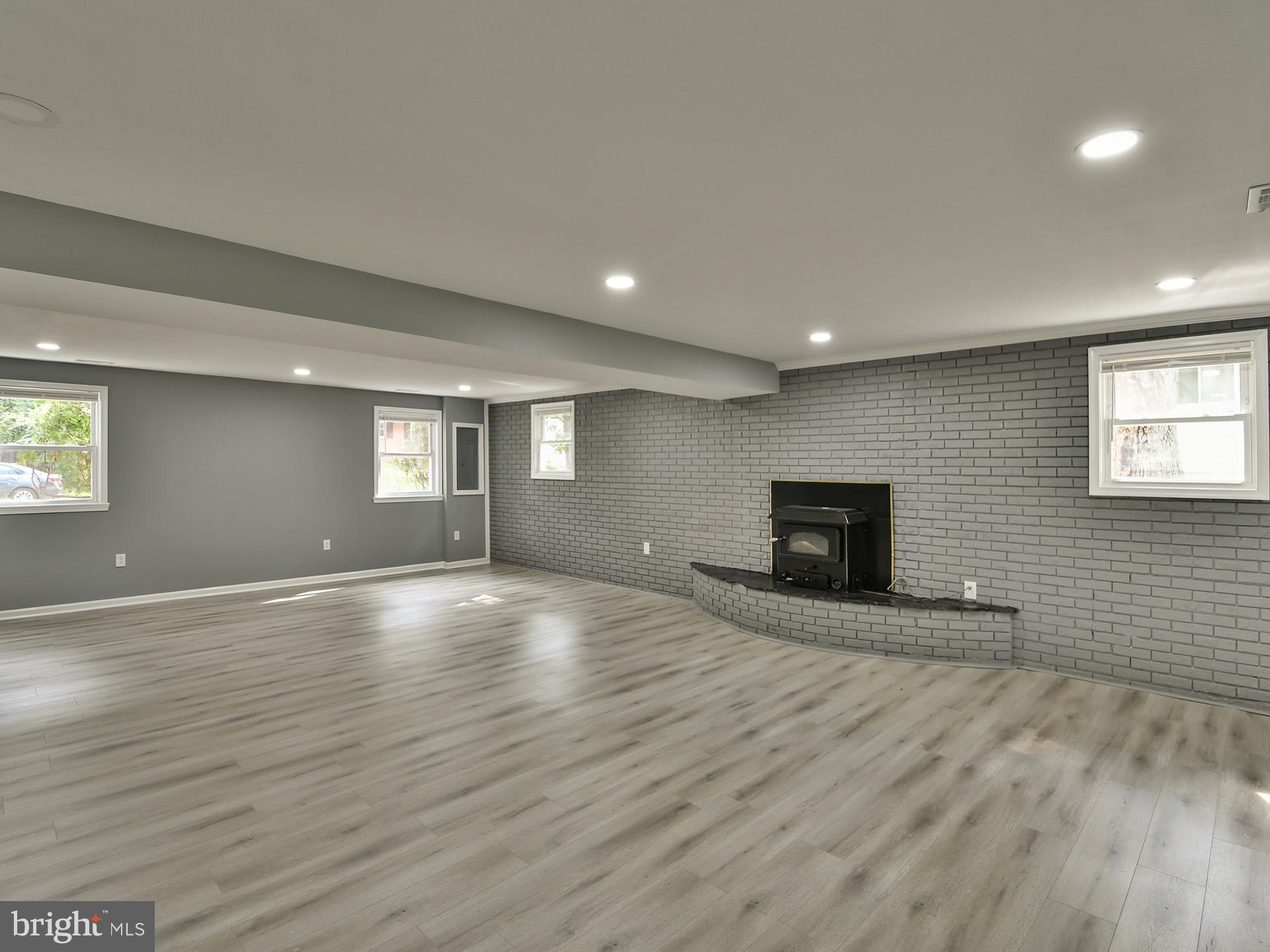 HILLMEADE MANOR - Residential