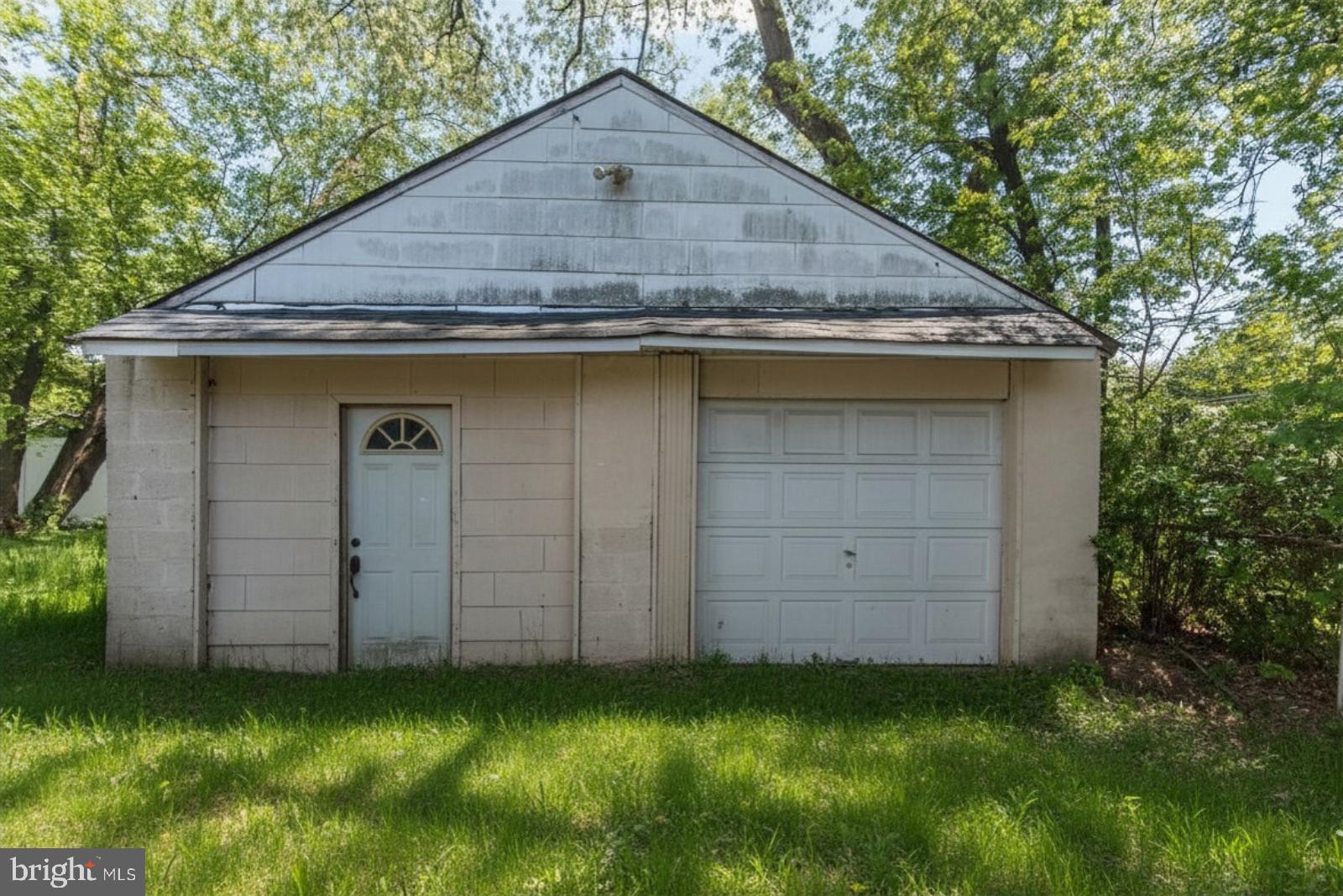 GREEN LAWN PARK - Residential