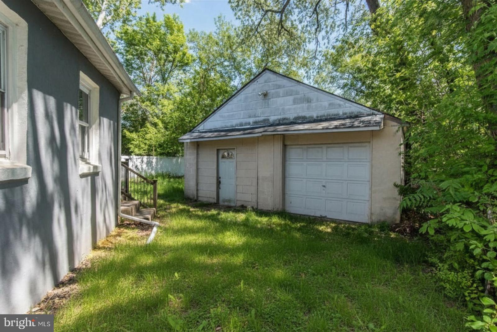 GREEN LAWN PARK - Residential