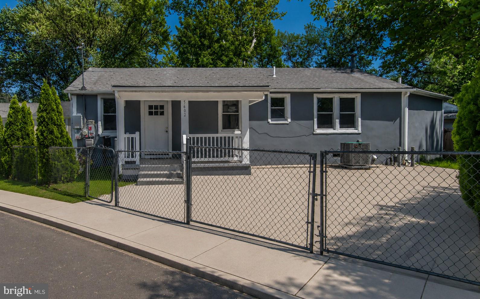 GREEN LAWN PARK - Residential