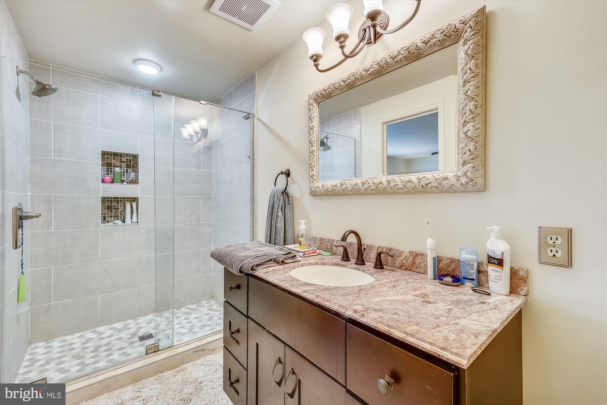 FALLSREACH - Residential Lease