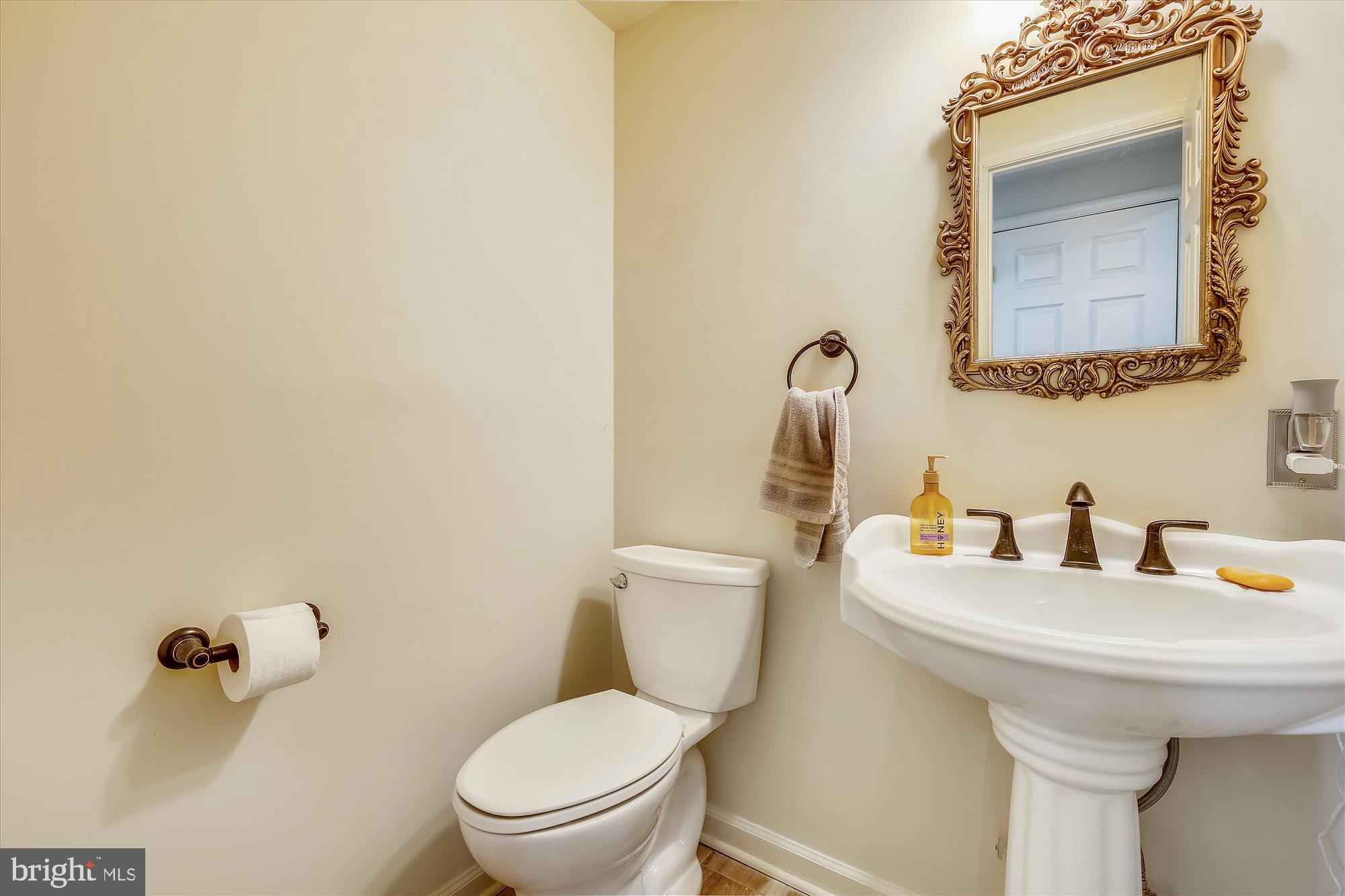 FALLSREACH - Residential Lease