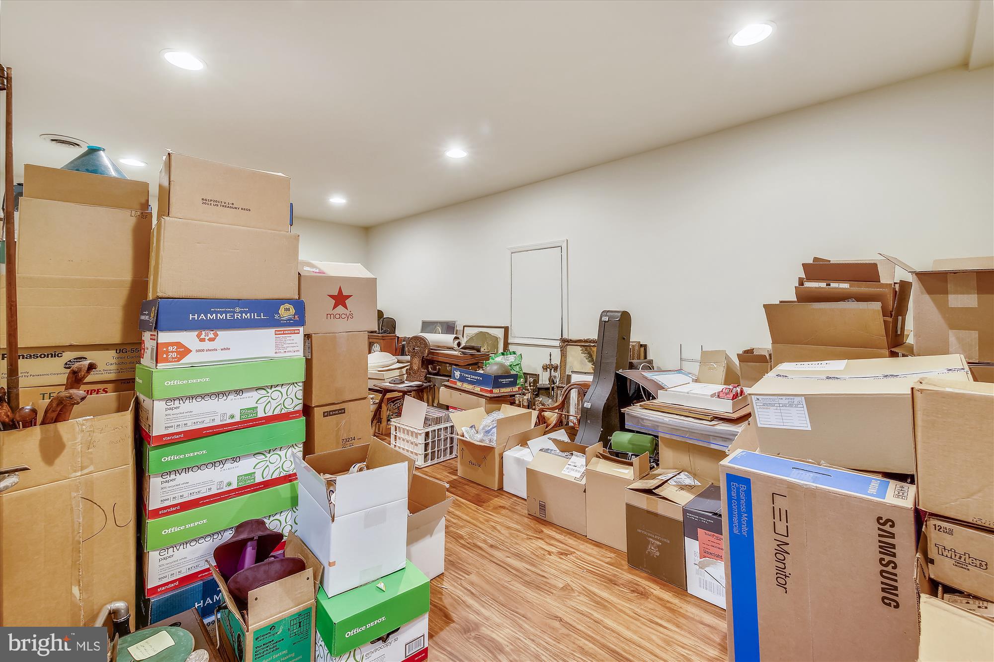 FALLSREACH - Residential Lease