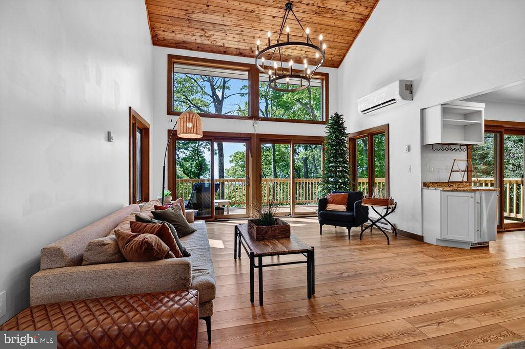 198 HEMLOCK DRIVE