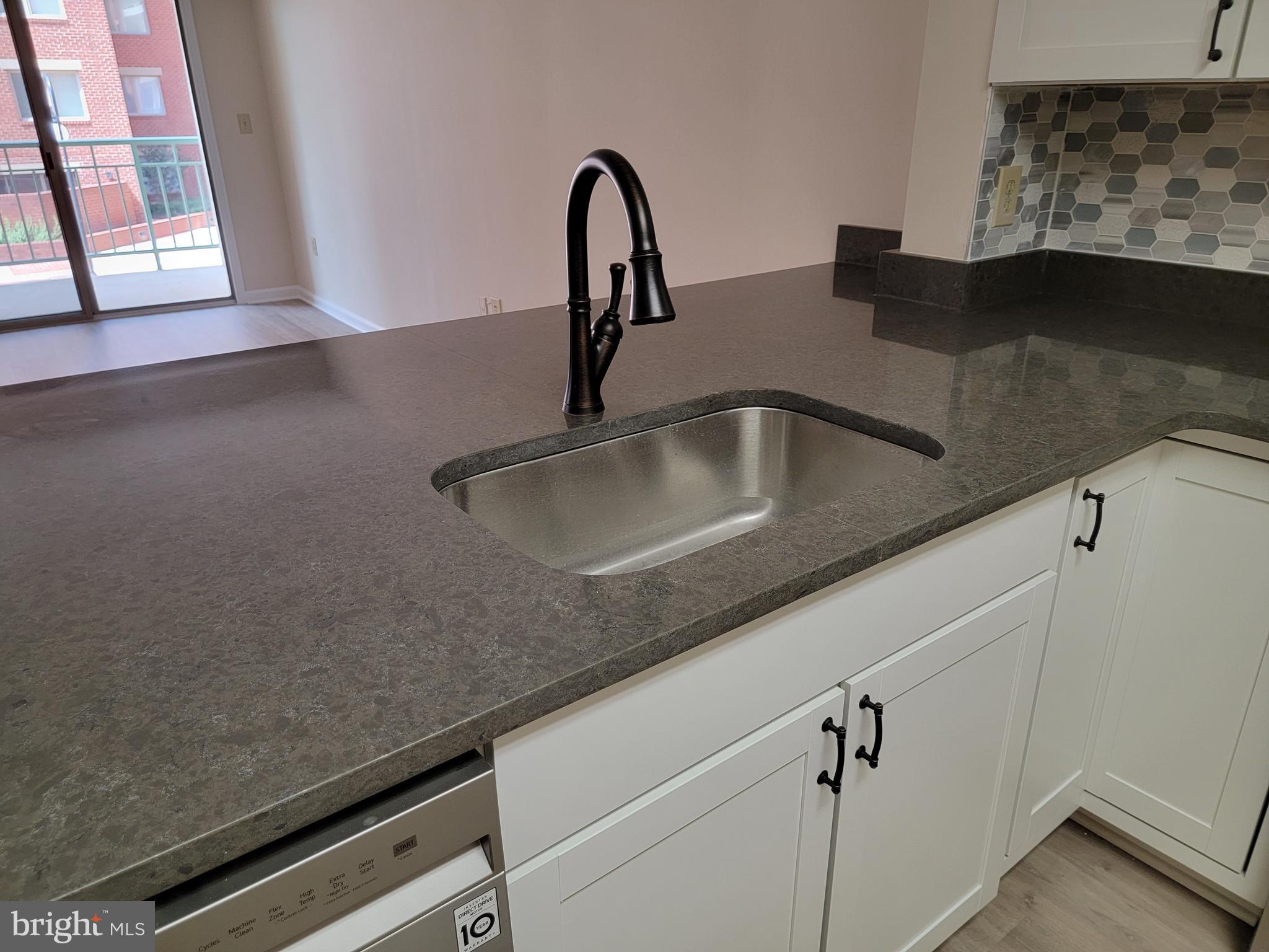 COLECROFT STATION - Residential Lease