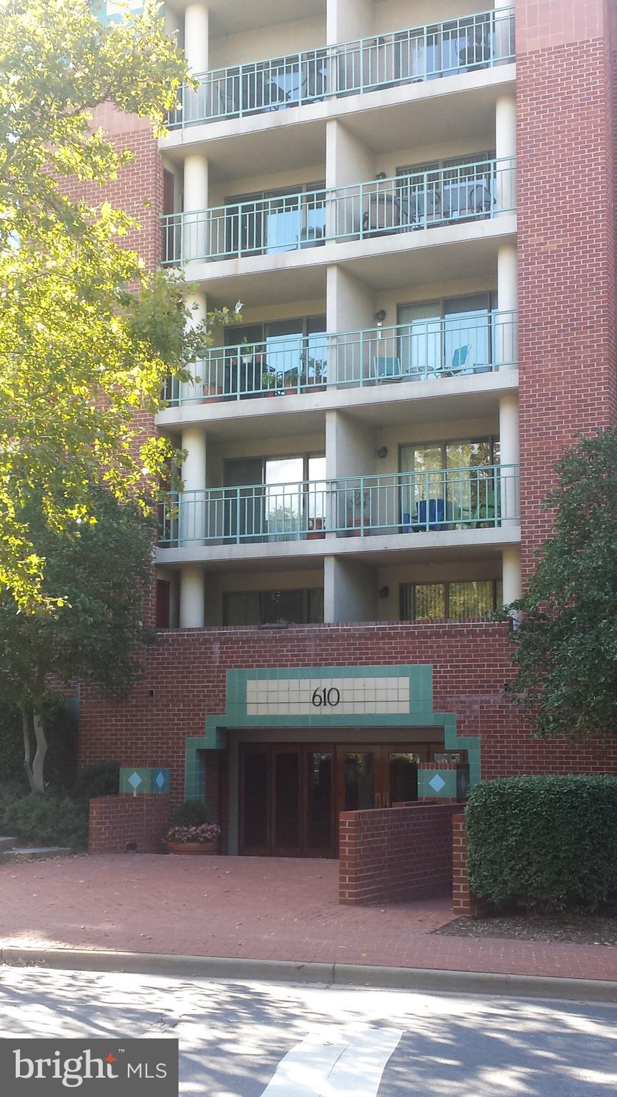 COLECROFT STATION - Residential Lease