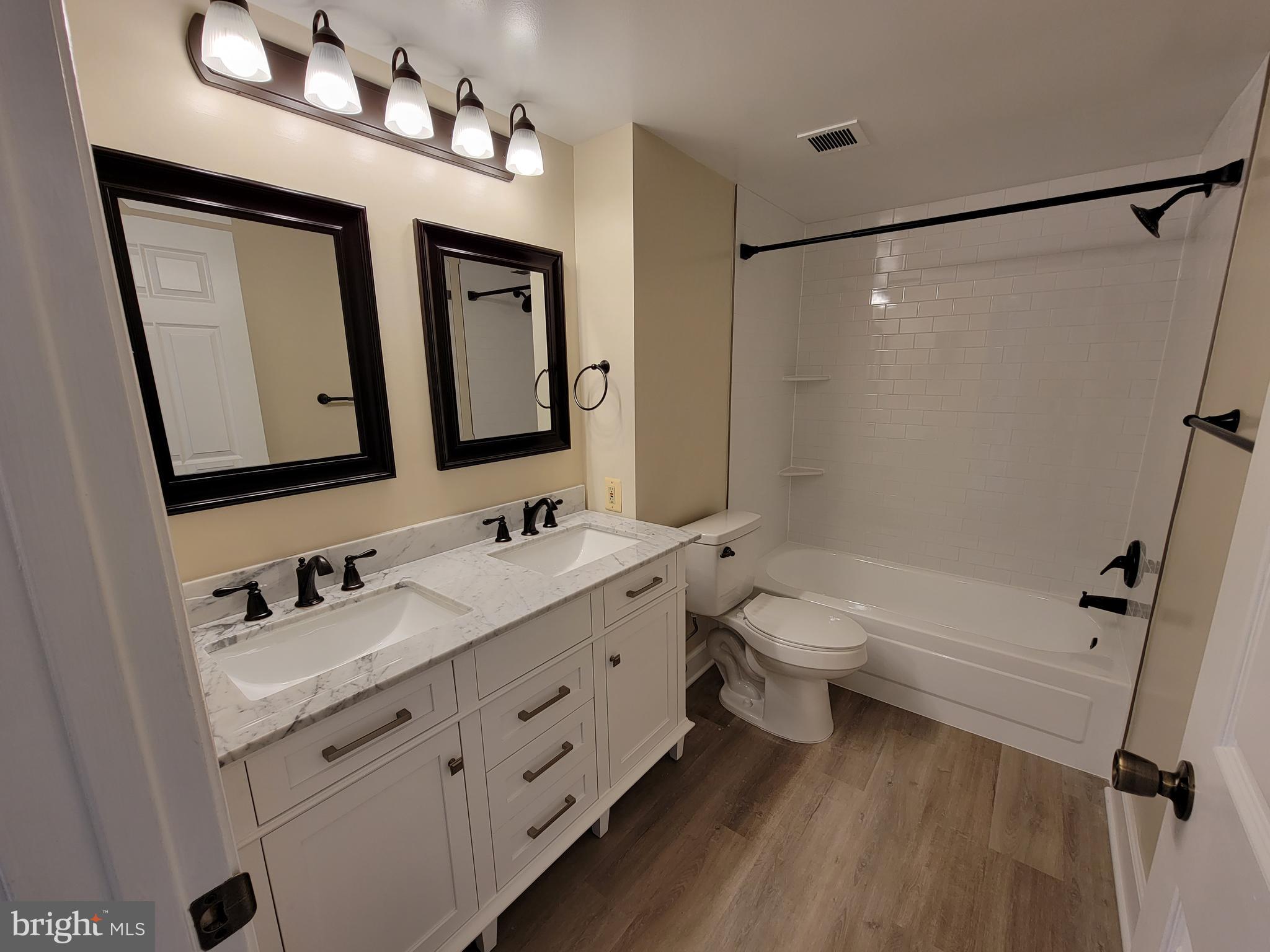 COLECROFT STATION - Residential Lease