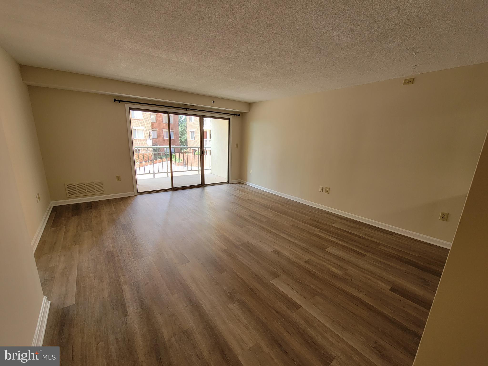 COLECROFT STATION - Residential Lease