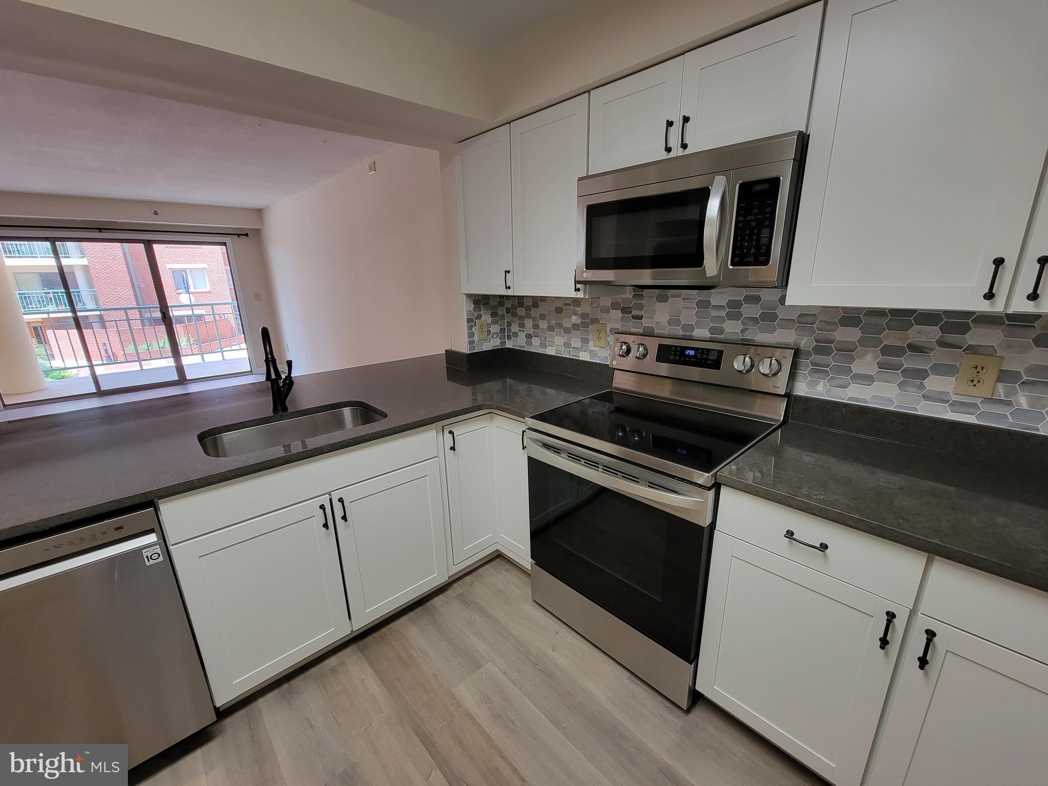 COLECROFT STATION - Residential Lease