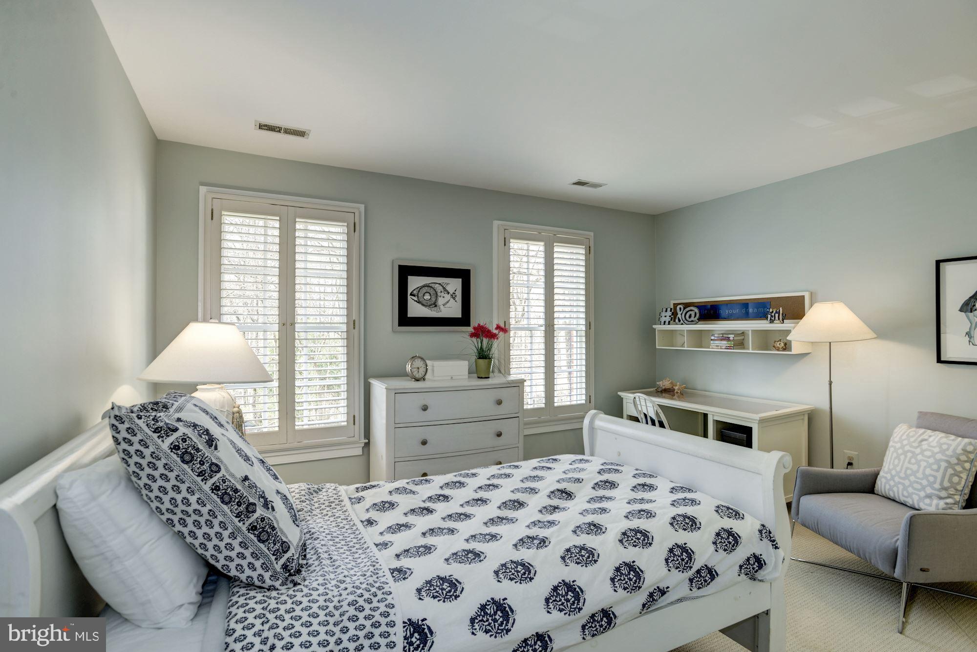 RIVER FALLS - Residential