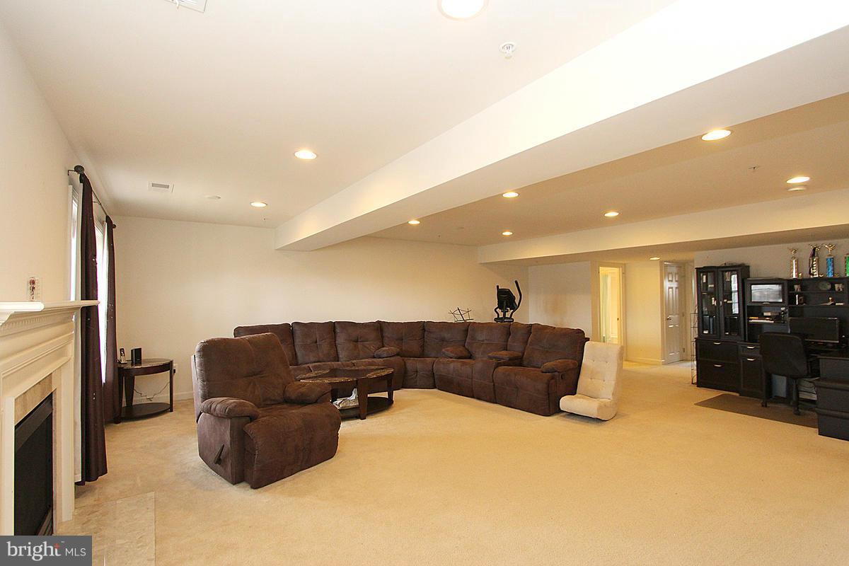 WAVERLY WOODS - Residential Lease