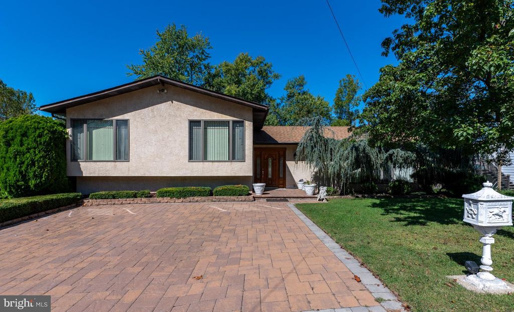 Photo of 1558 Robinson Avenue, WILLOW GROVE, PA 19090 (MLS # PAMC2157190)