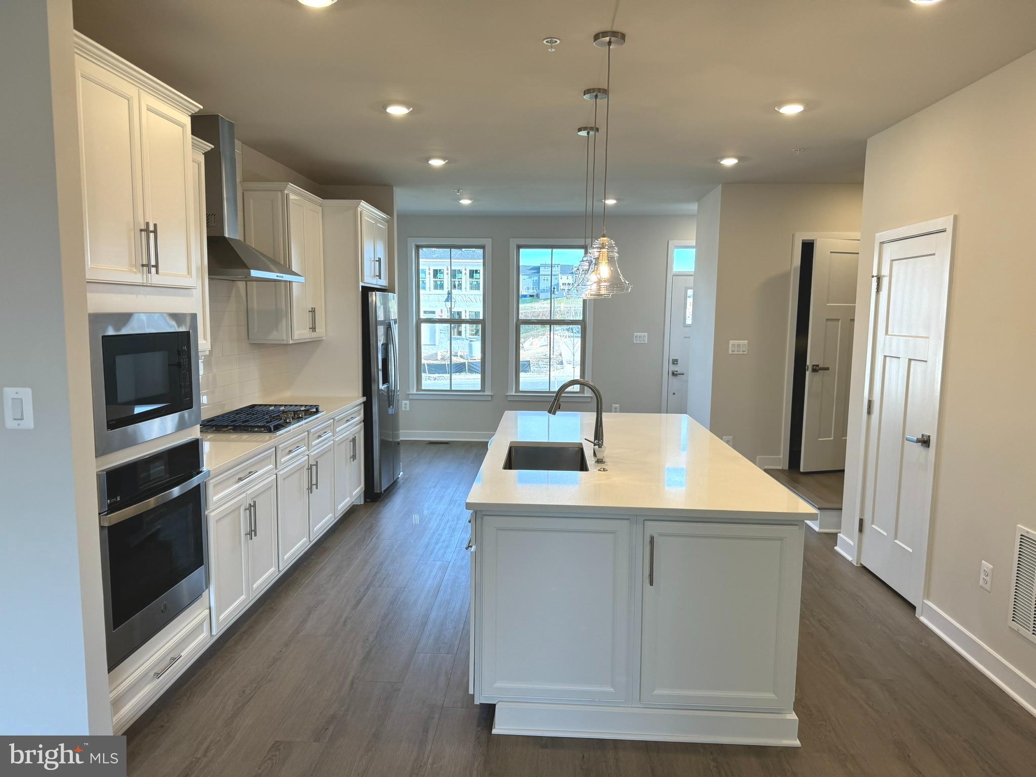 LAKE LINGANORE - Residential Lease