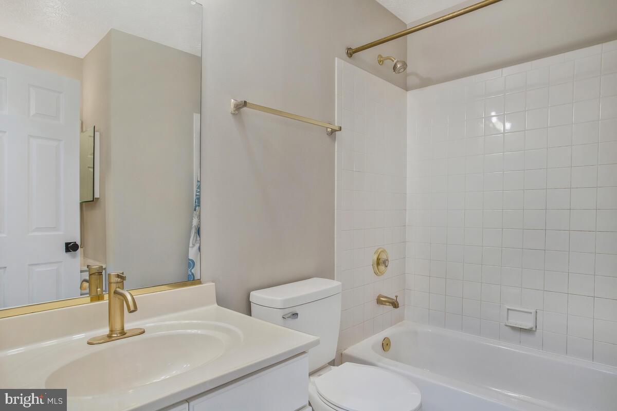 LYONSWOOD - Residential Lease