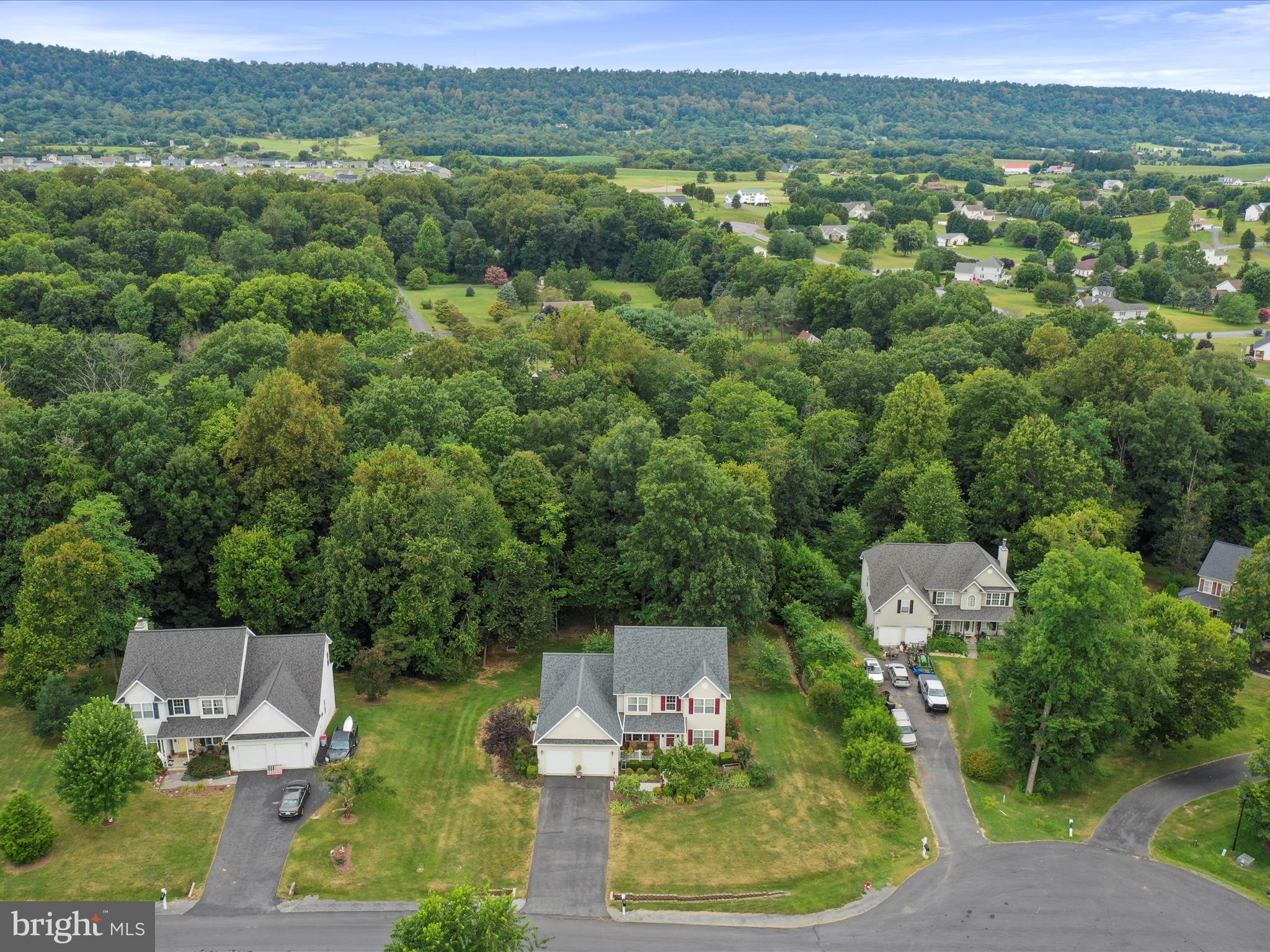 APPLE KNOLLS ESTATES - Residential