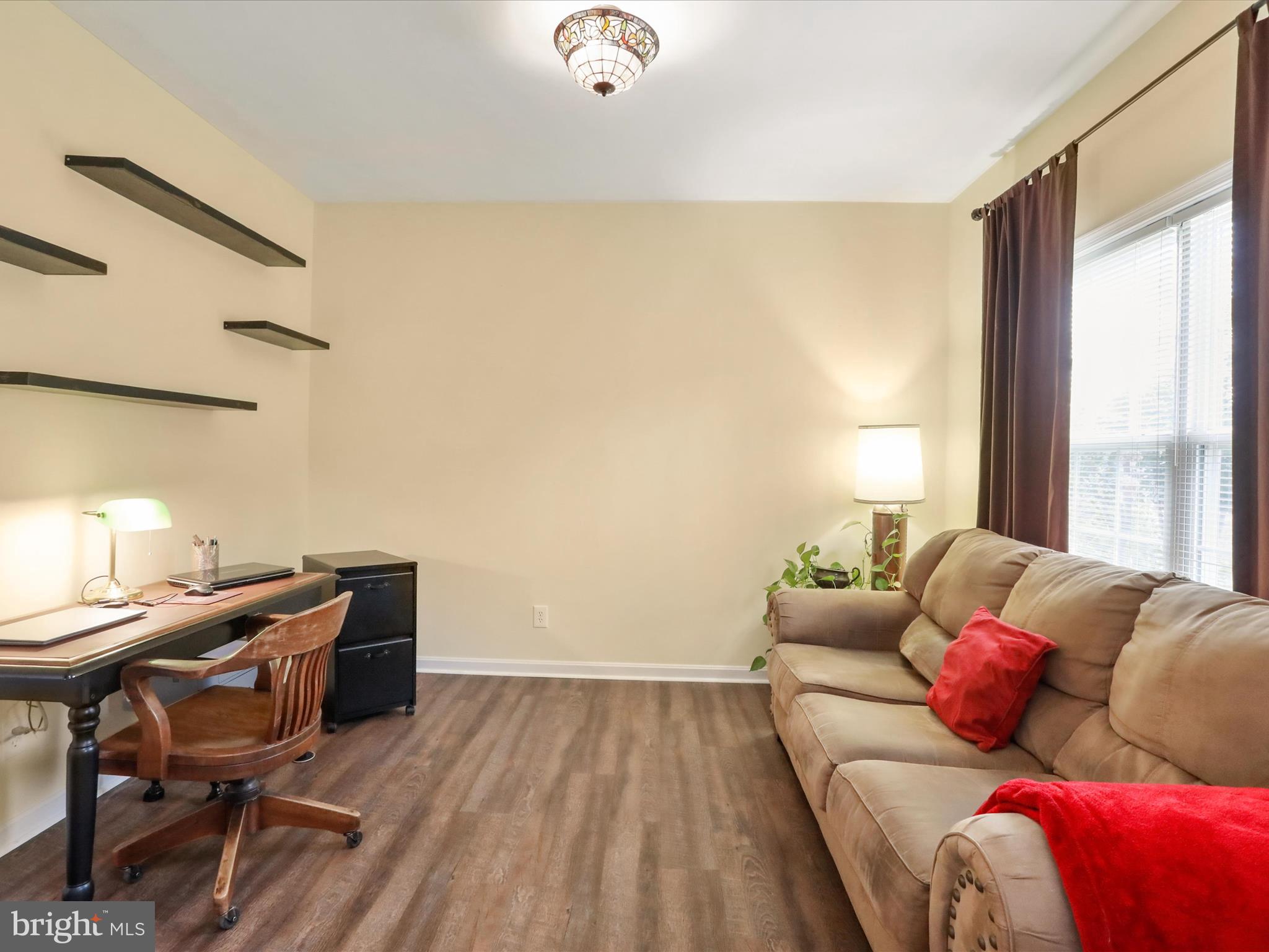 APPLE KNOLLS ESTATES - Residential