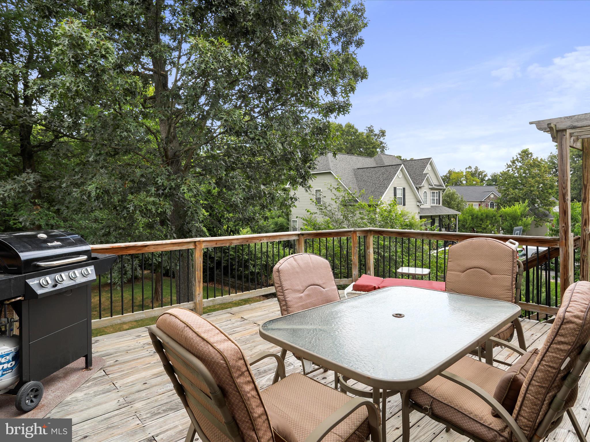 APPLE KNOLLS ESTATES - Residential