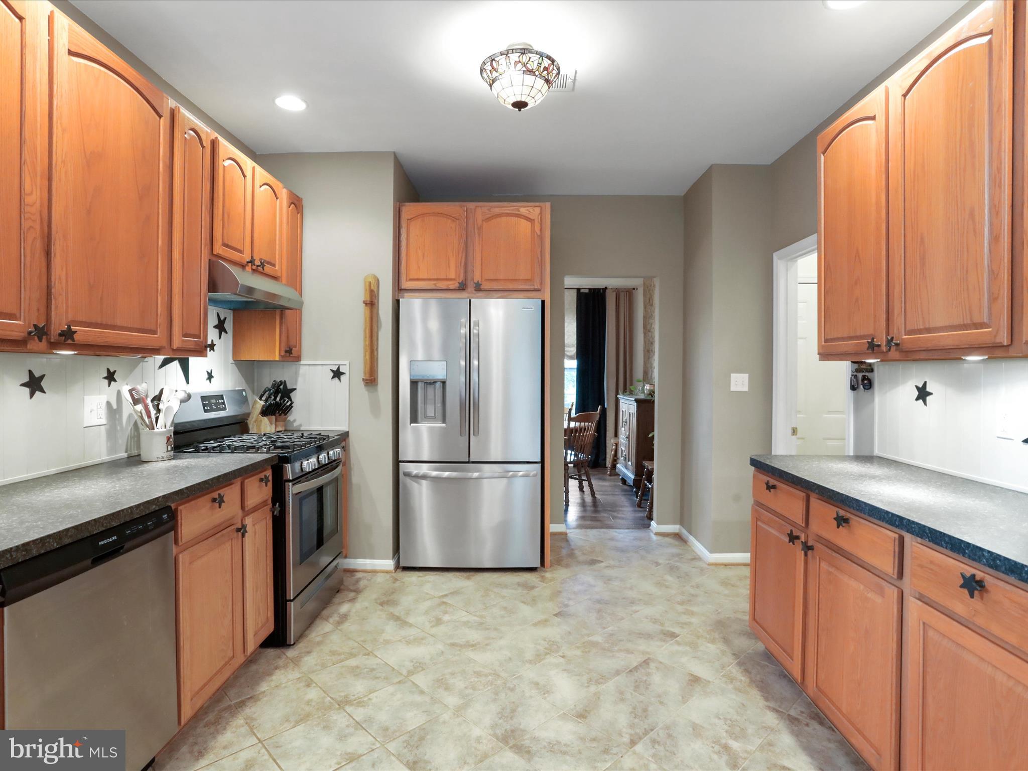 APPLE KNOLLS ESTATES - Residential