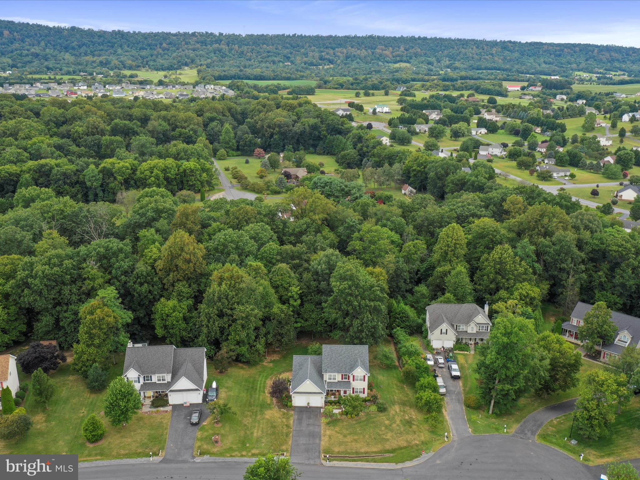 APPLE KNOLLS ESTATES - Residential