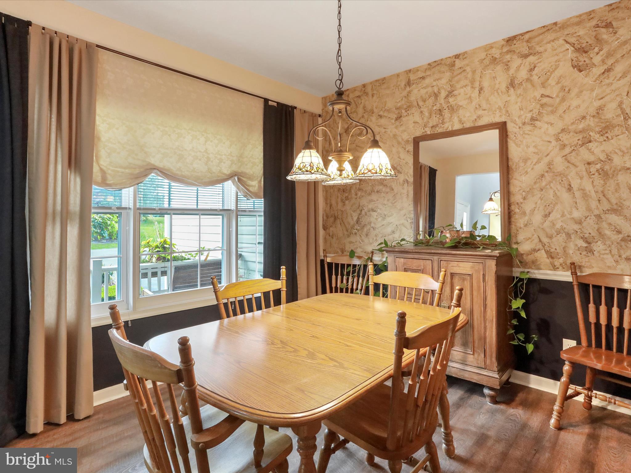 APPLE KNOLLS ESTATES - Residential