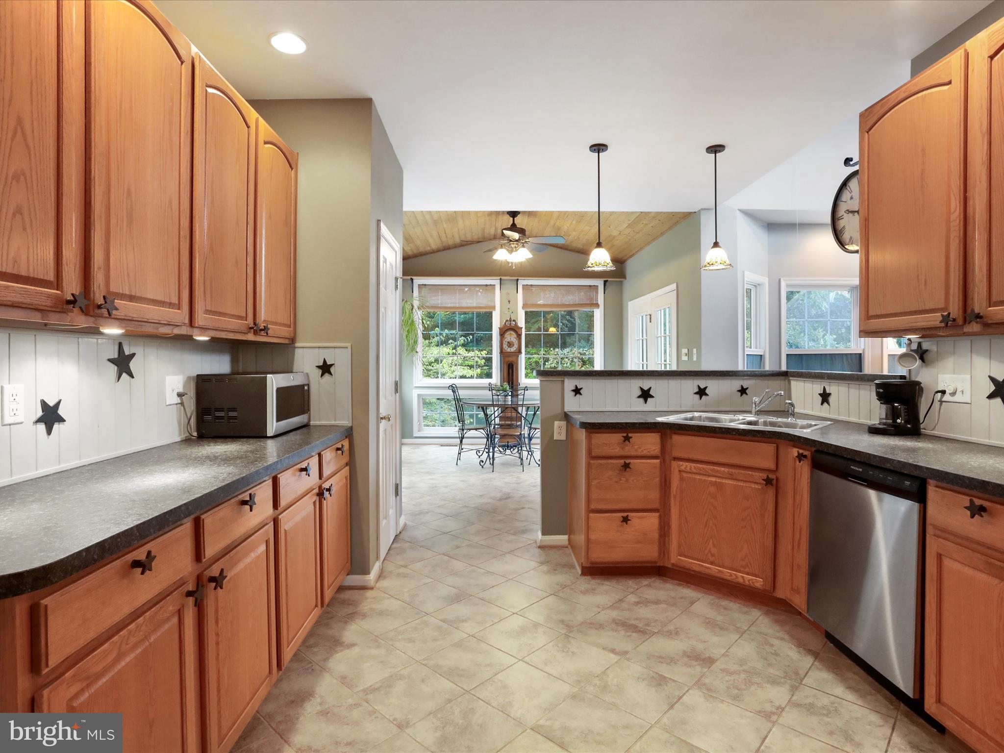 APPLE KNOLLS ESTATES - Residential