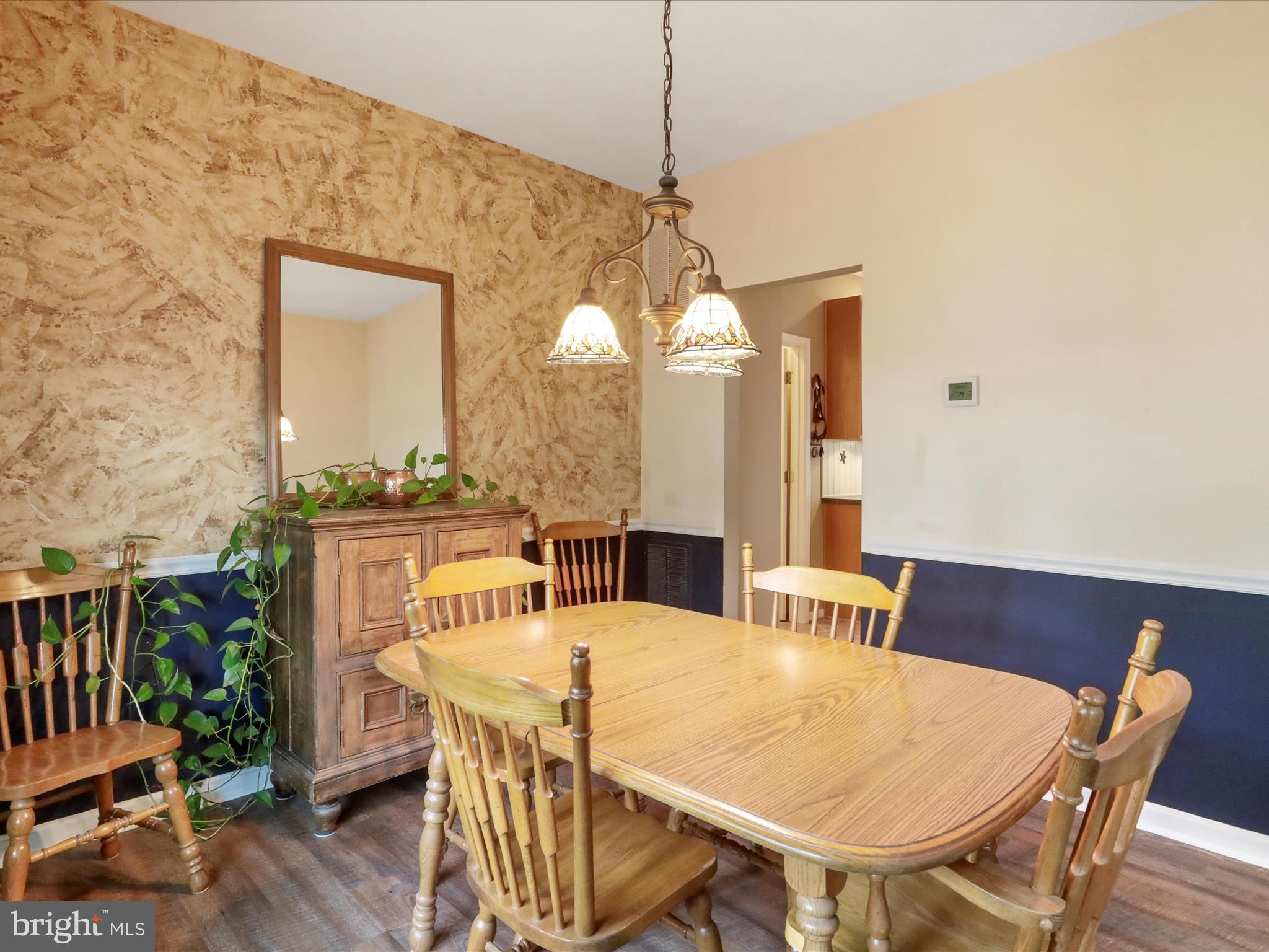 APPLE KNOLLS ESTATES - Residential