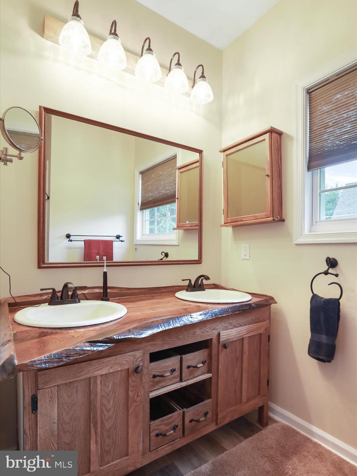 APPLE KNOLLS ESTATES - Residential