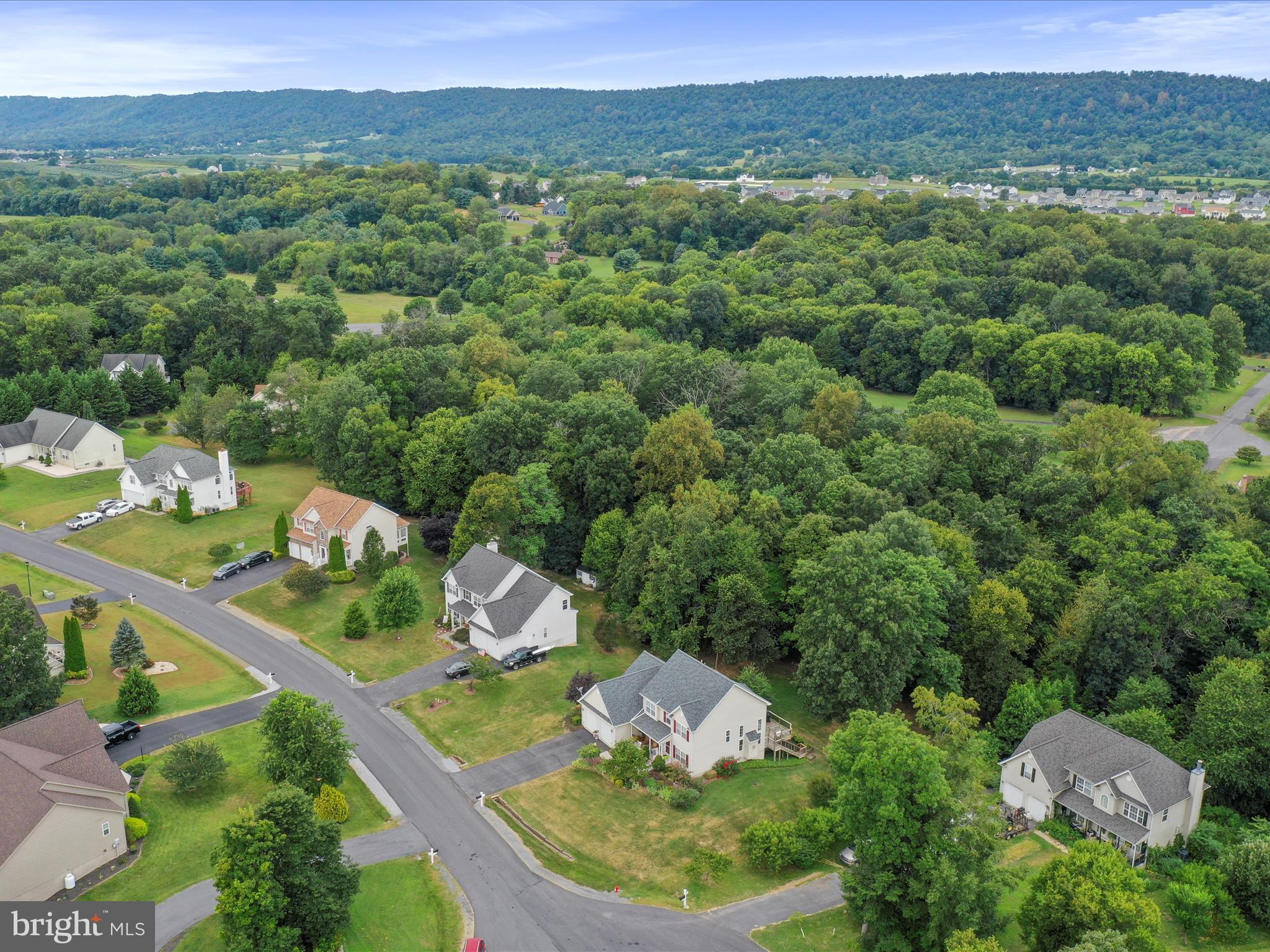 APPLE KNOLLS ESTATES - Residential