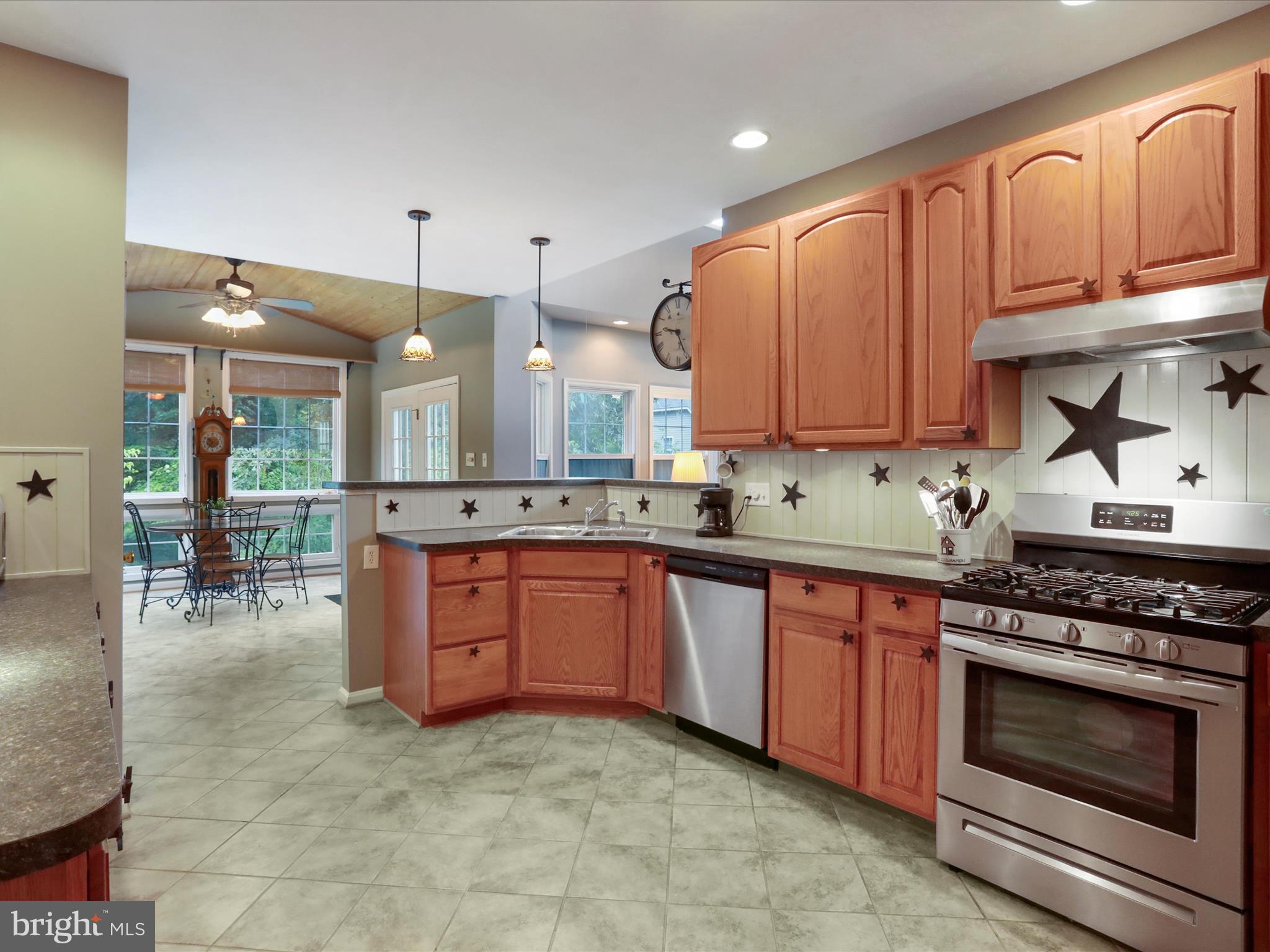 APPLE KNOLLS ESTATES - Residential