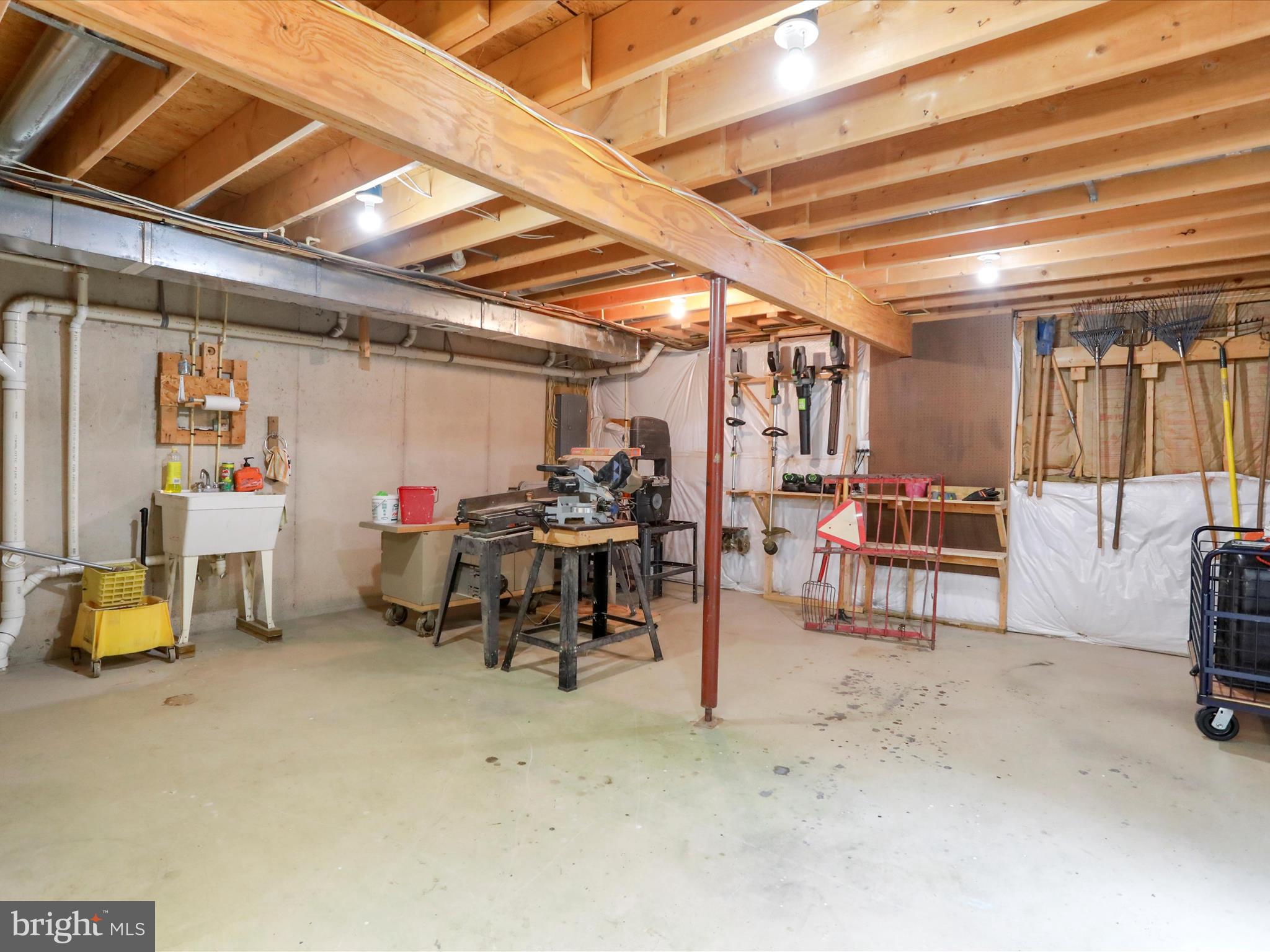 APPLE KNOLLS ESTATES - Residential