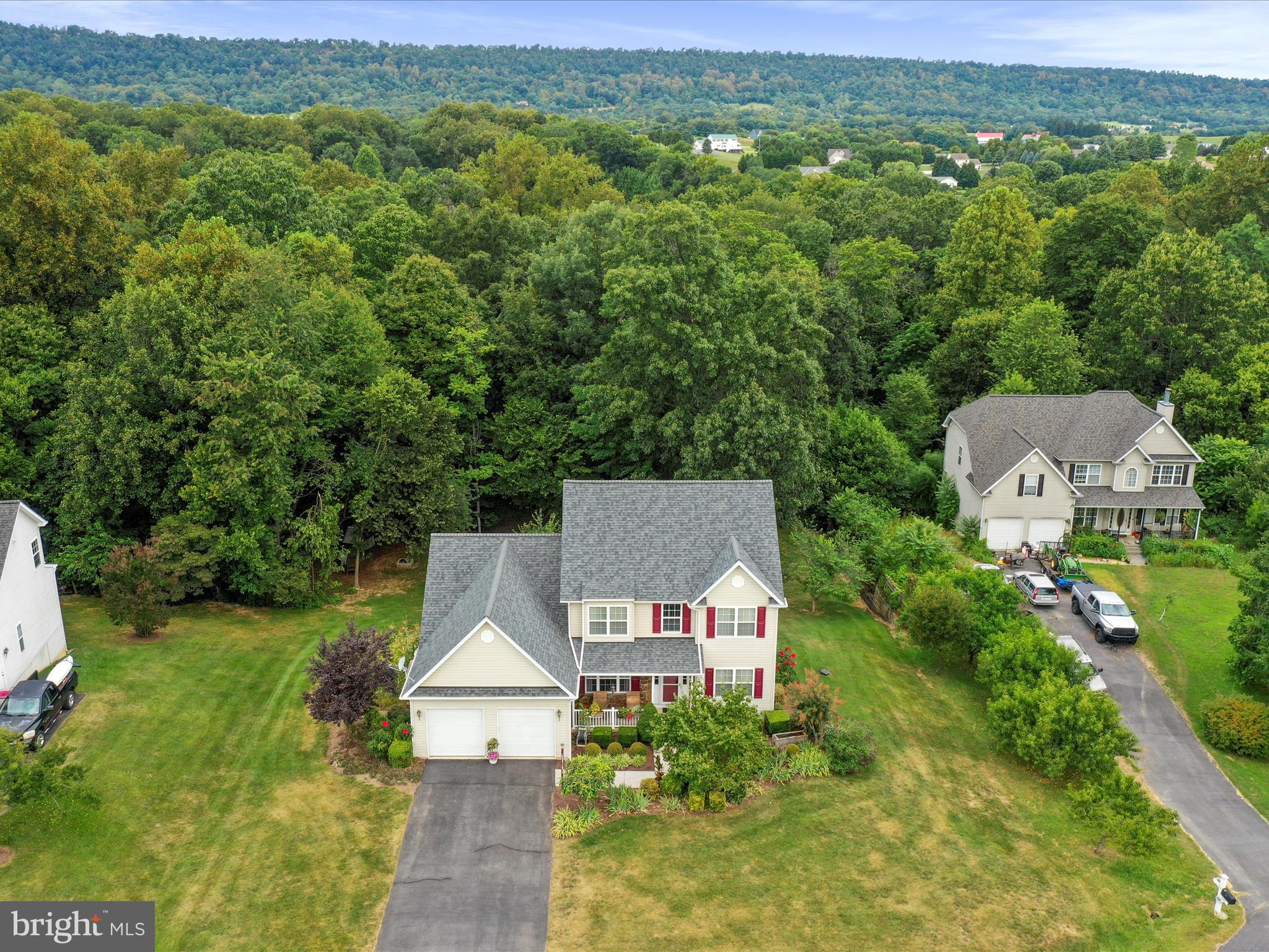 APPLE KNOLLS ESTATES - Residential