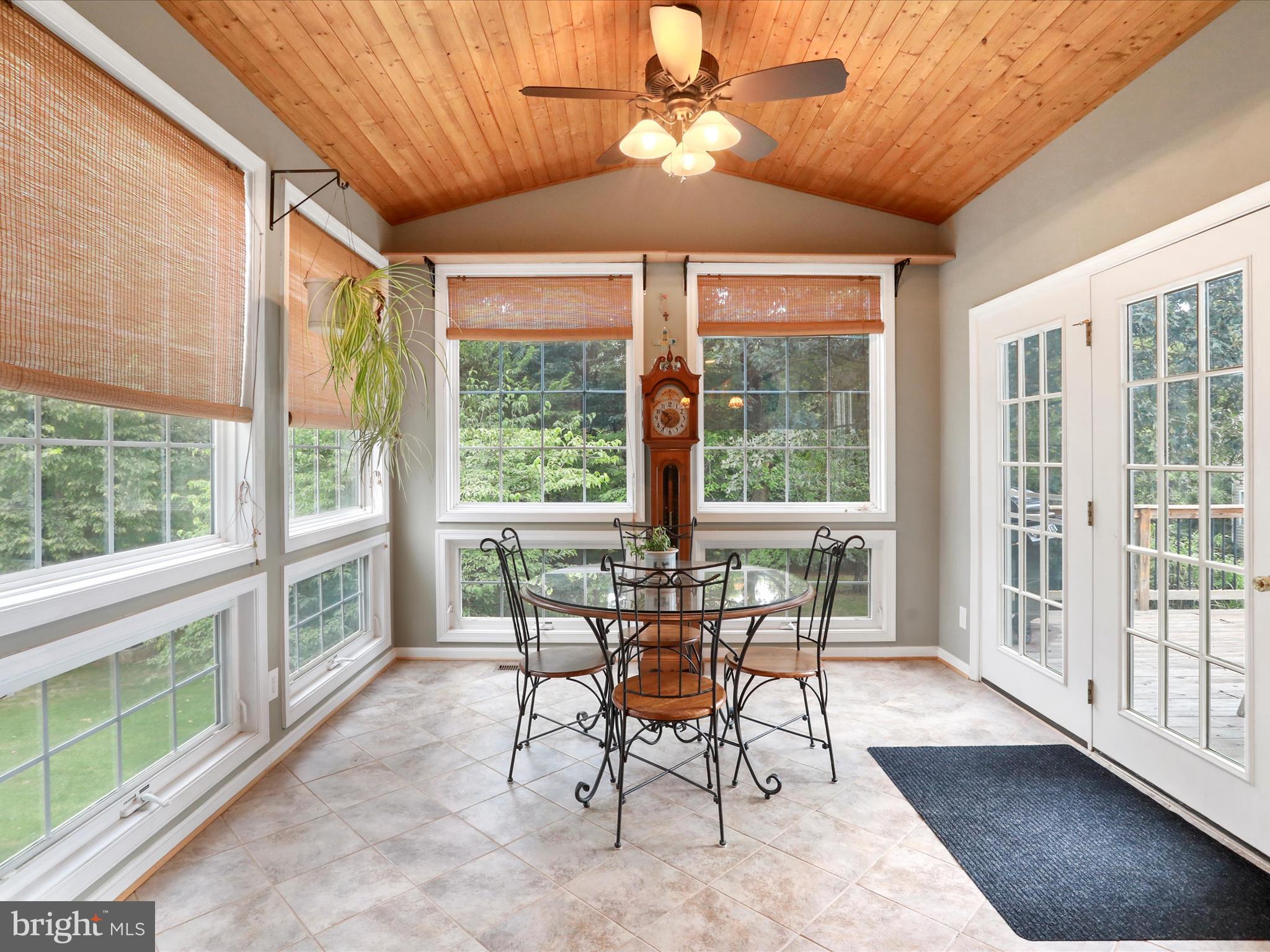 APPLE KNOLLS ESTATES - Residential