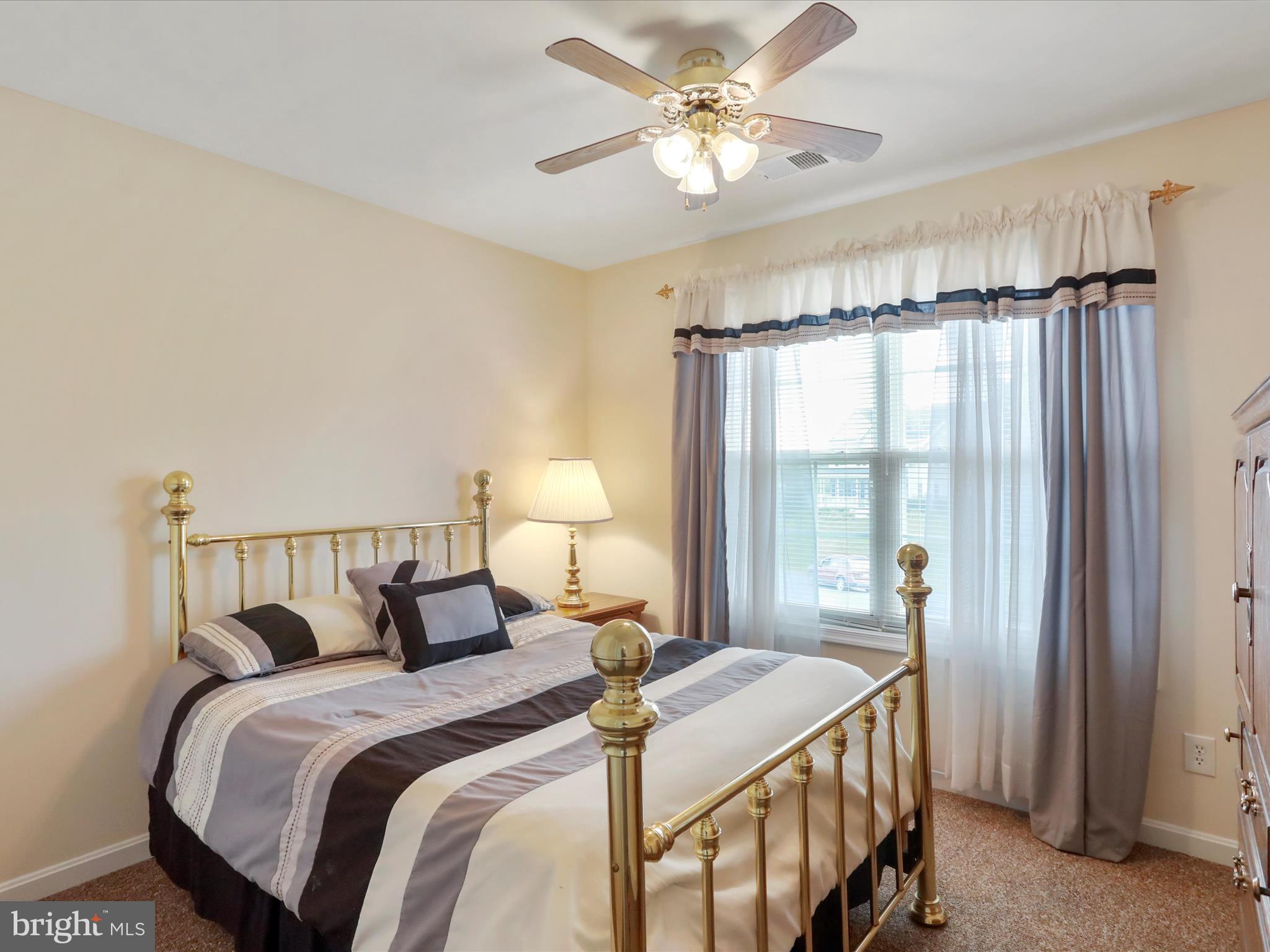 APPLE KNOLLS ESTATES - Residential