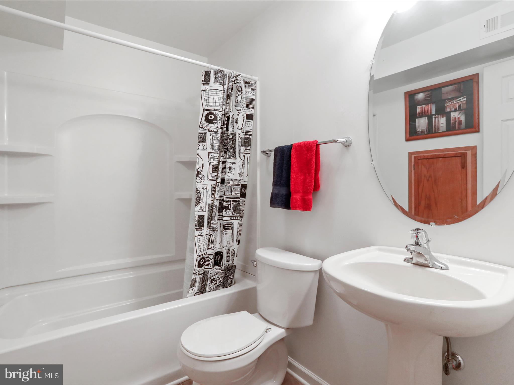 APPLE KNOLLS ESTATES - Residential