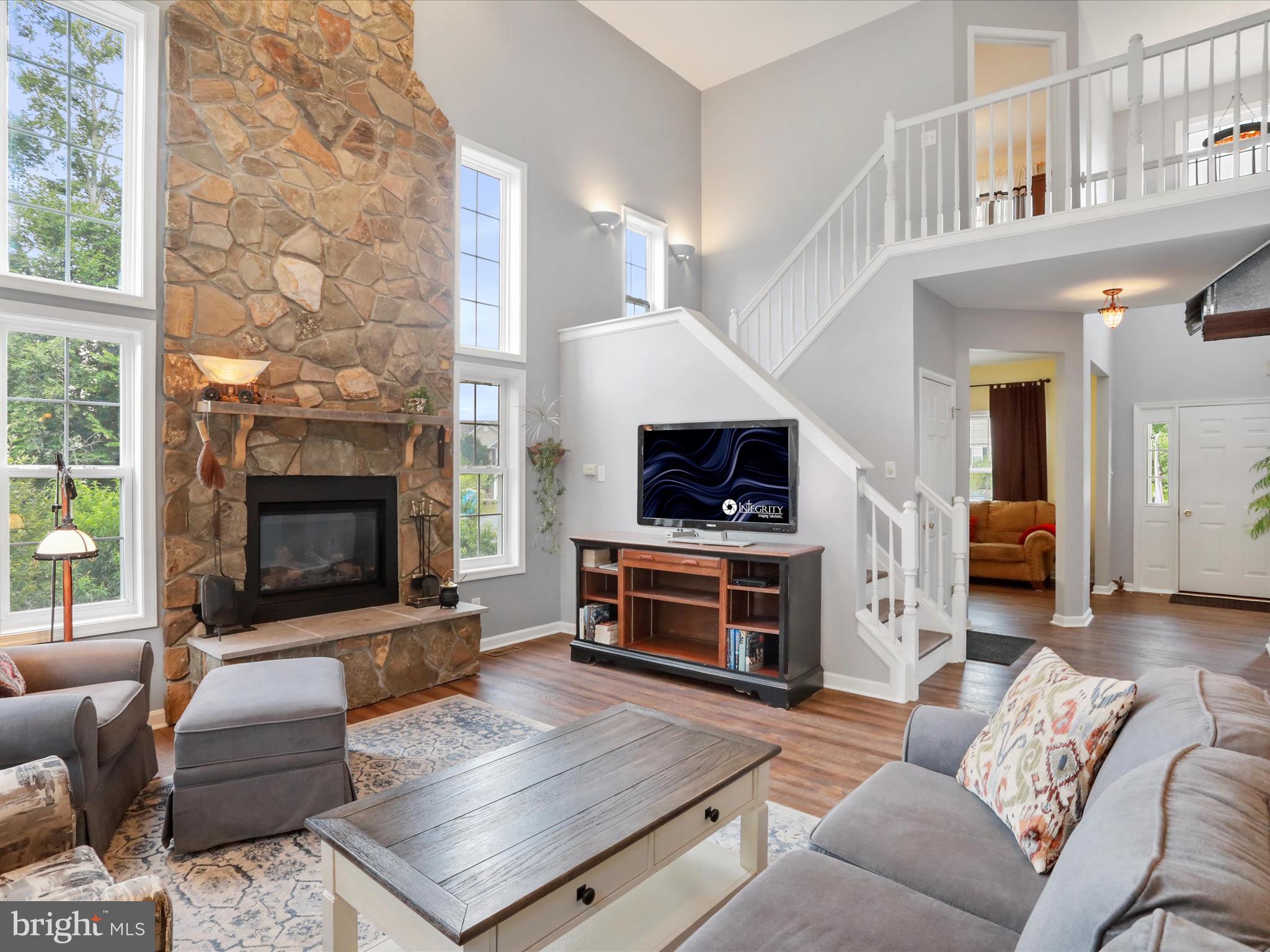 APPLE KNOLLS ESTATES - Residential